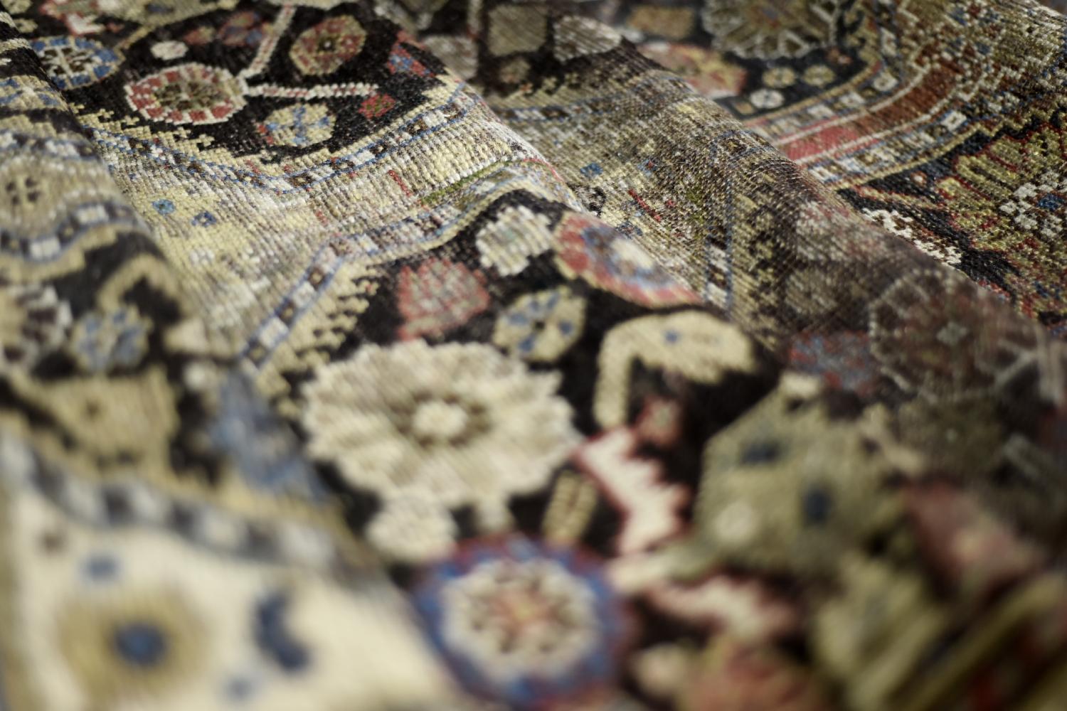 Vintage Hand-Woven Oriental Long Nomadic Qashqai Rug, 1920s in vendita 9