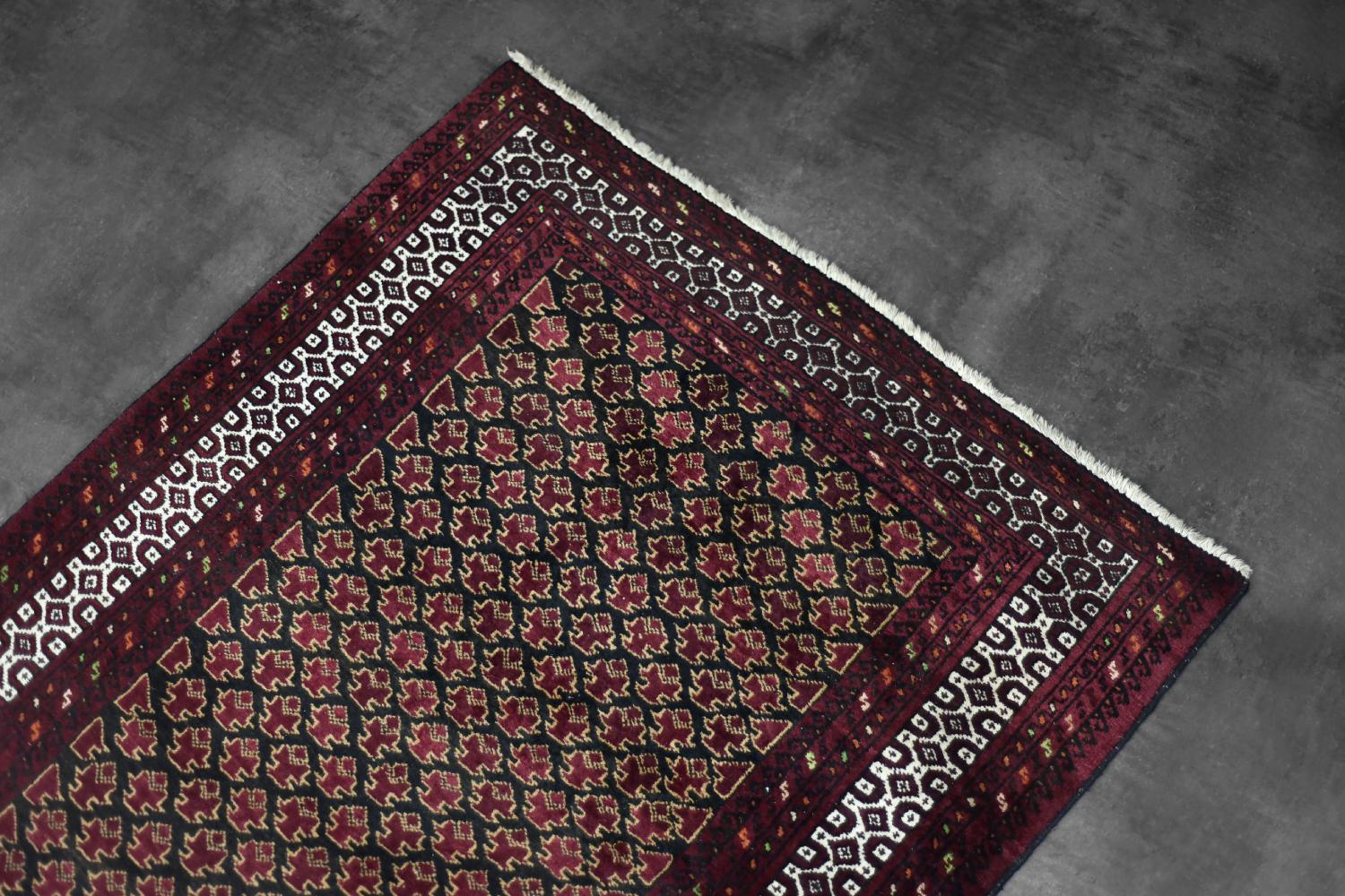 Mid-Century moderno Tappeto orientale Mir-Saruk tessuto a mano d'epoca, Medio Oriente, anni '60 in vendita