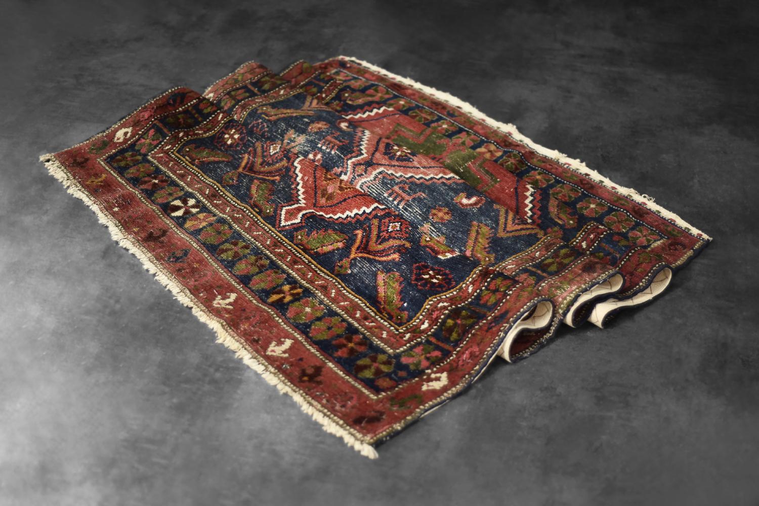 Tappeto orientale nomade tribale Shiraz Qashqai tessuto a mano d'epoca, anni '40 in vendita 5