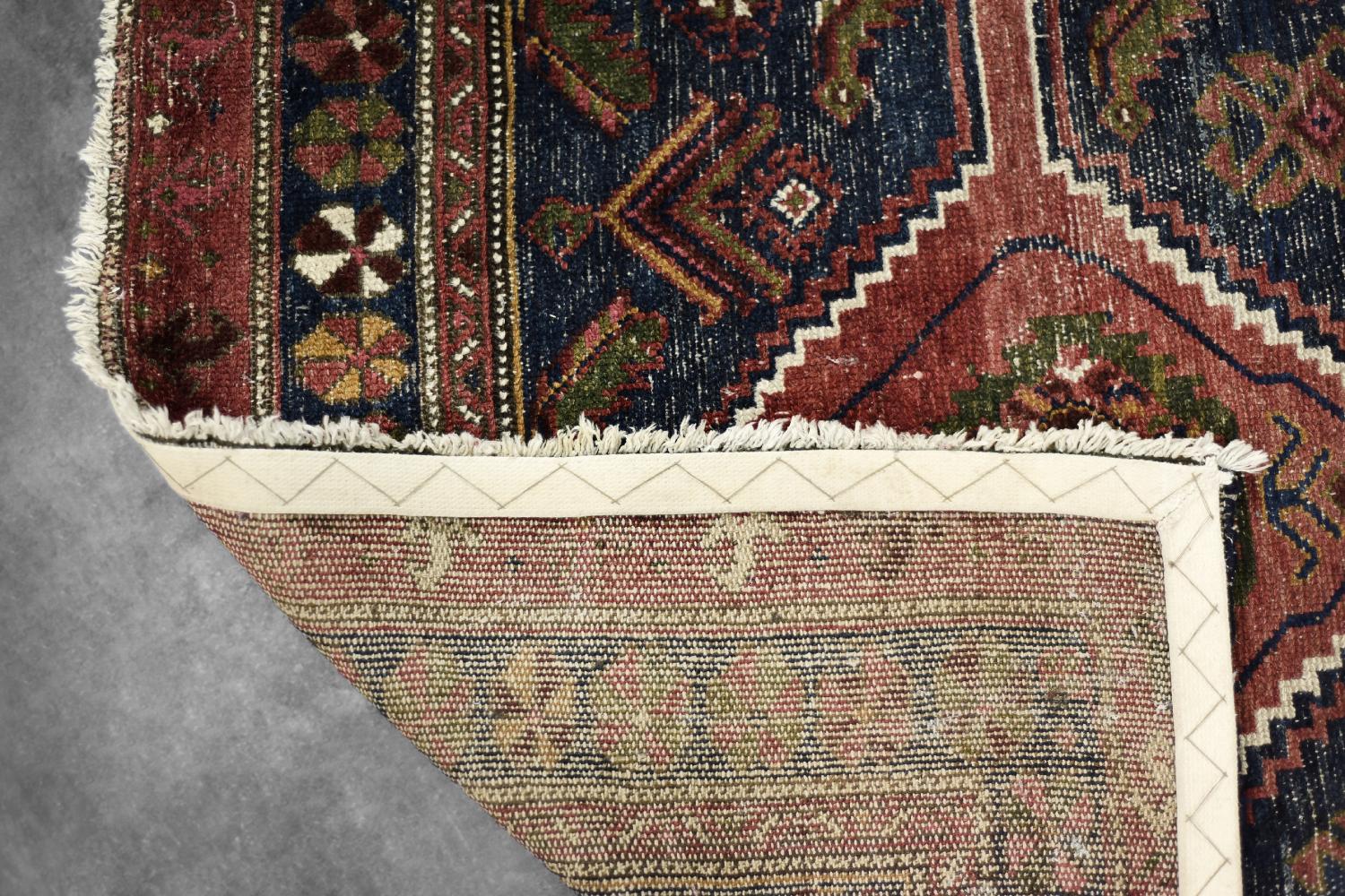 Tappeto orientale nomade tribale Shiraz Qashqai tessuto a mano d'epoca, anni '40 in vendita 1