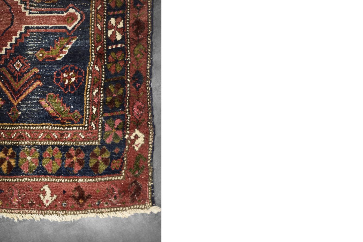 Tappeto orientale nomade tribale Shiraz Qashqai tessuto a mano d'epoca, anni '40 in vendita 2