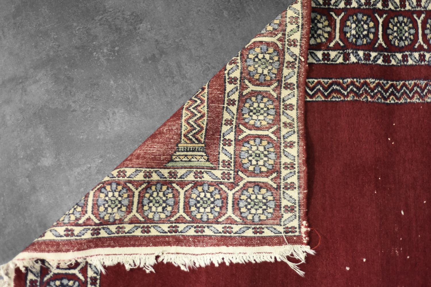 Vintage Hand-Woven Oriental Pakistani Mihrab Prayer Rug, 1960s For Sale 4