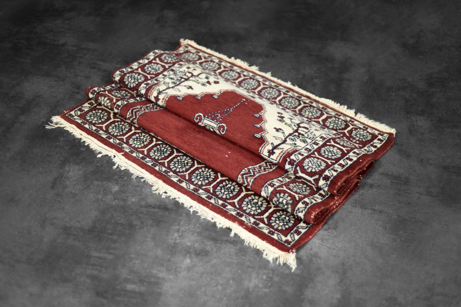 Vintage Hand-Woven Oriental Pakistani Mihrab Prayer Rug, 1960s For Sale 5