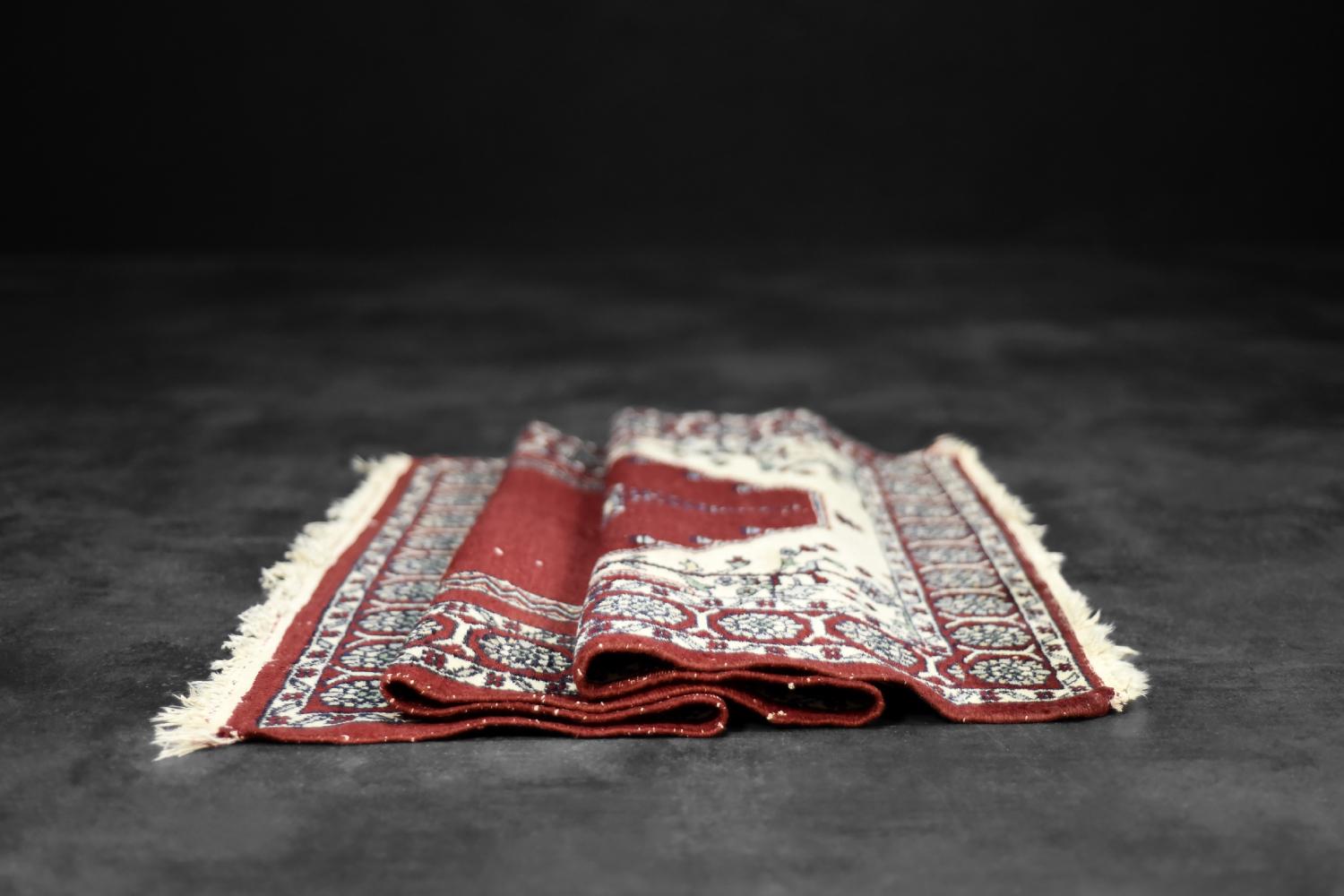 Vintage Hand-Woven Oriental Pakistani Mihrab Prayer Rug, 1960s For Sale 6