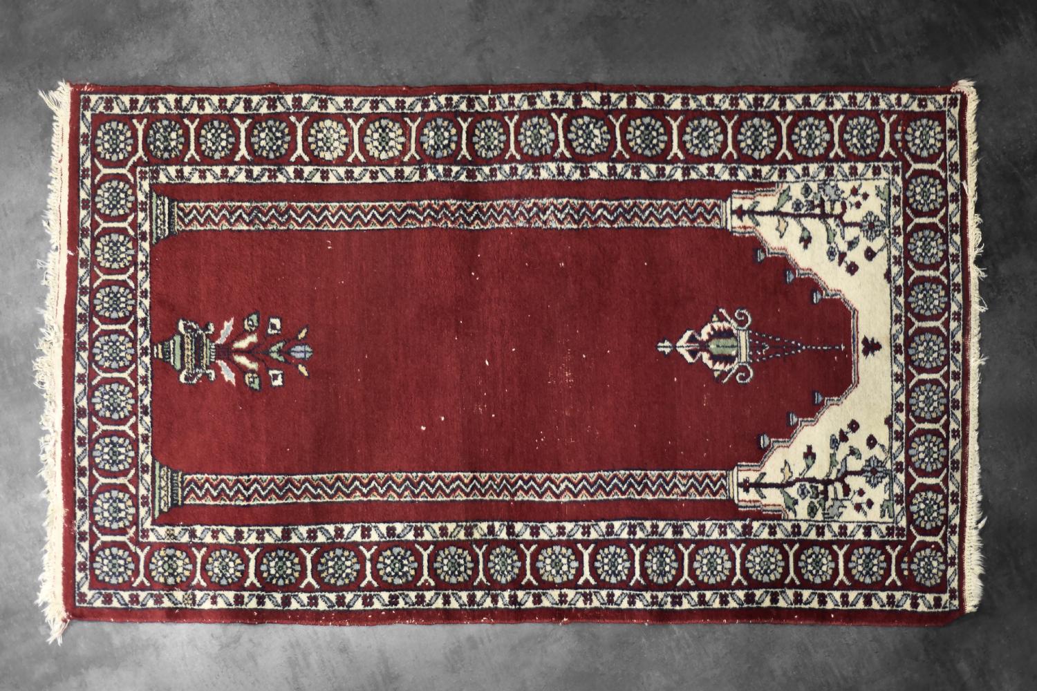 Vintage Hand-Woven Oriental Pakistani Mihrab Prayer Rug, 1960s For Sale 1