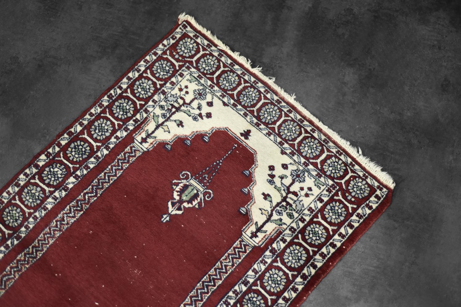 Vintage Hand-Woven Oriental Pakistani Mihrab Prayer Rug, 1960s For Sale 2