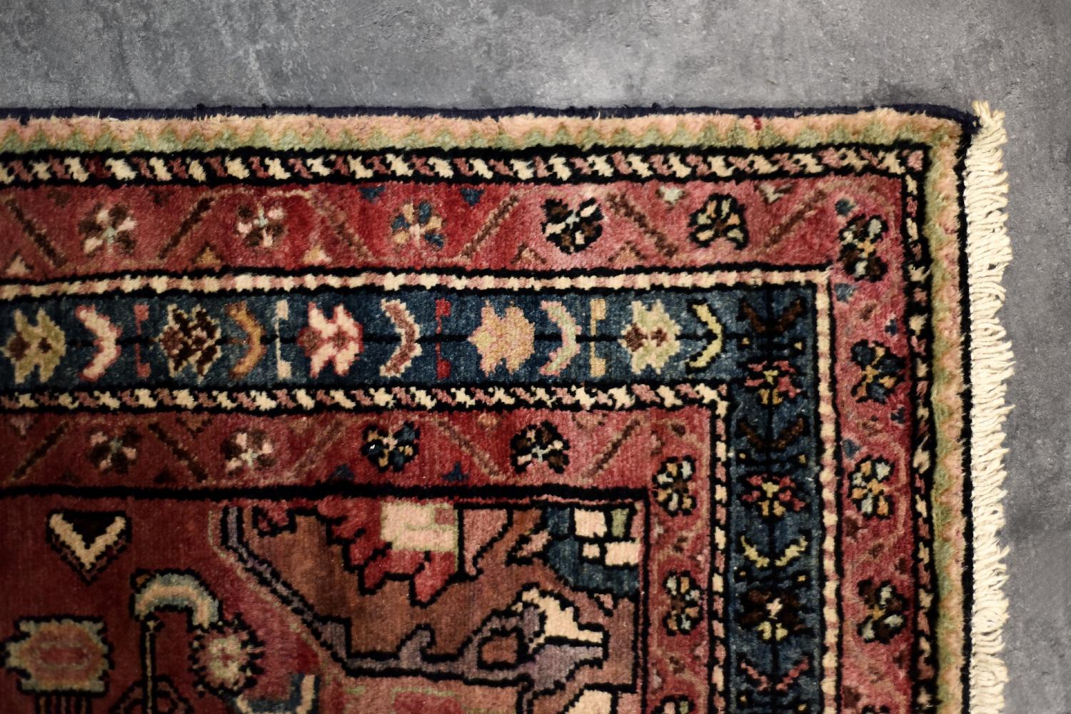 Vintage Hand-Woven Oriental Zanjan Hamadan Rug, Middle Eastern, 1960s In Good Condition For Sale In Warszawa, Mazowieckie