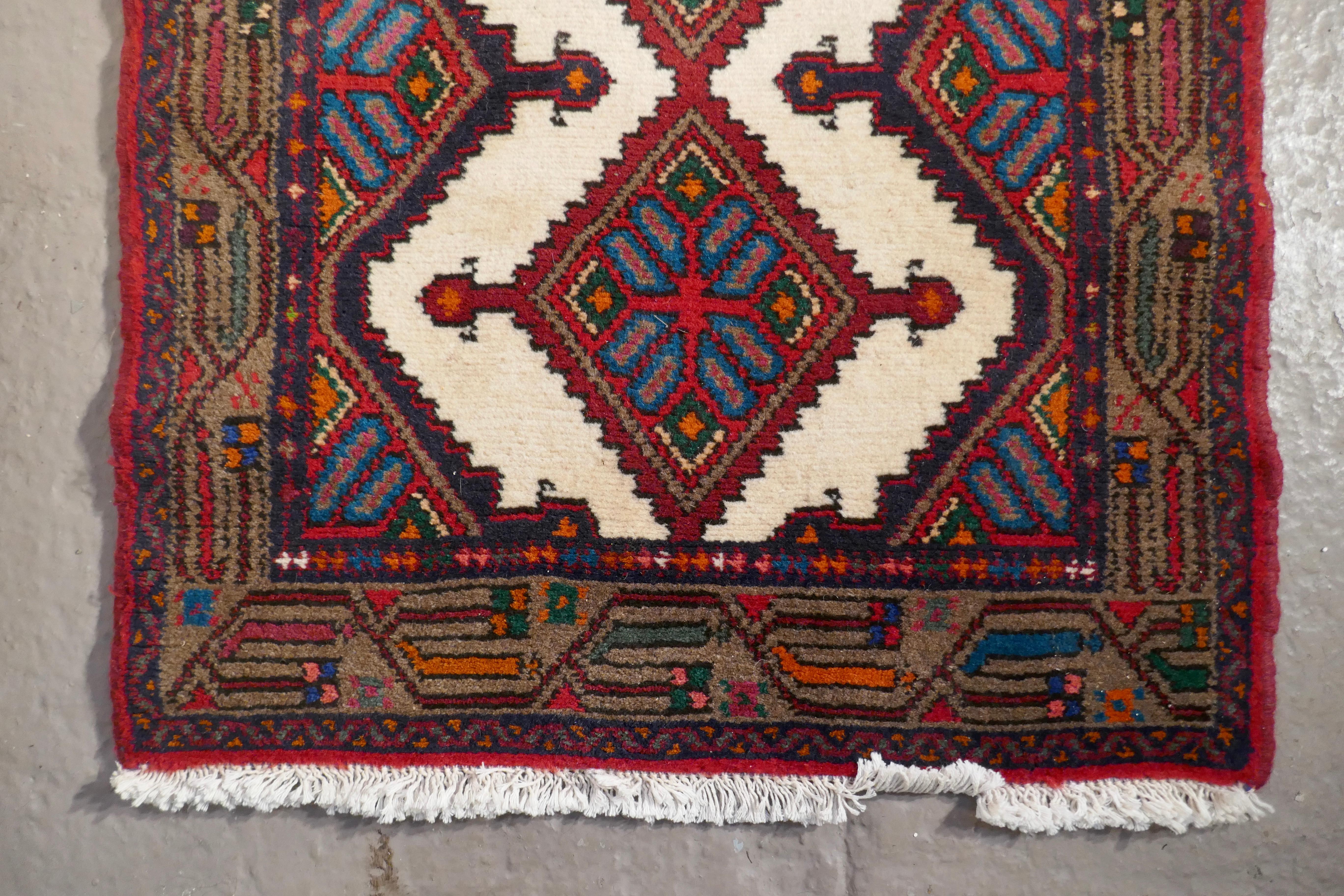 Artisanat Vintage Hand Woven Persian:: Tapis Runner en vente