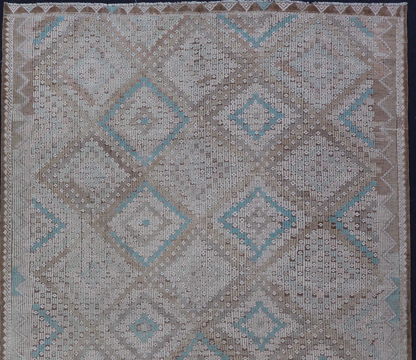 Vintage Turkish Embroidered Flat-Weave Rug with Neutral-Toned Geometric Design. Keivan Woven Arts- Geometric design vintage Kilim rug from Turkey 
rug EN-13939, country of origin / type: Turkey / Kilim, circa 1950.

Measures: 7'3 x 10'0.