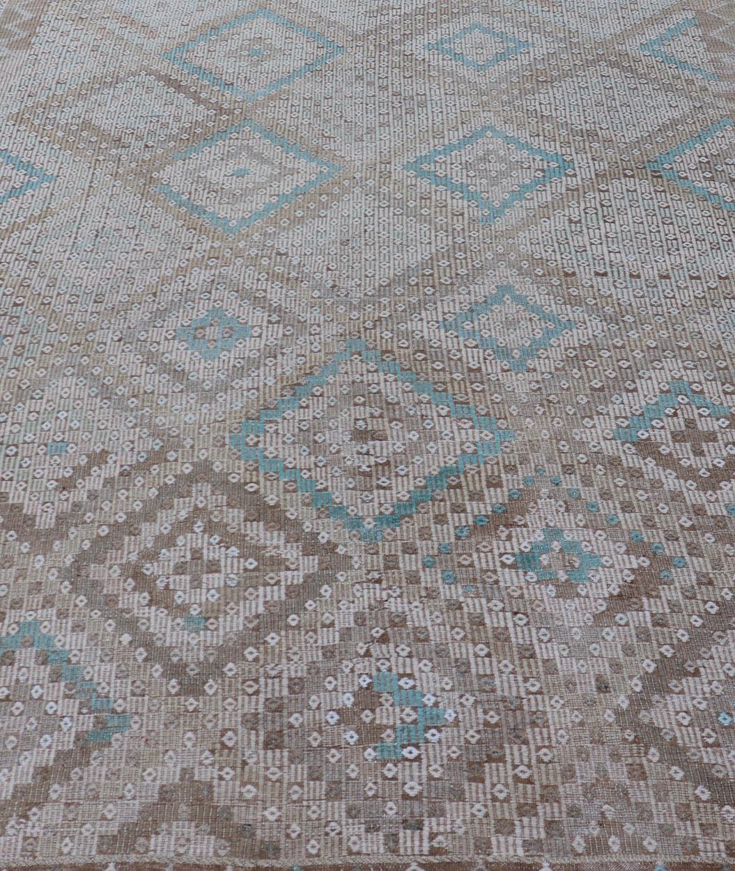  Vintage Hand Woven Turkish Embroidered Flat-Weave Rug with Geometric Design In Good Condition For Sale In Atlanta, GA