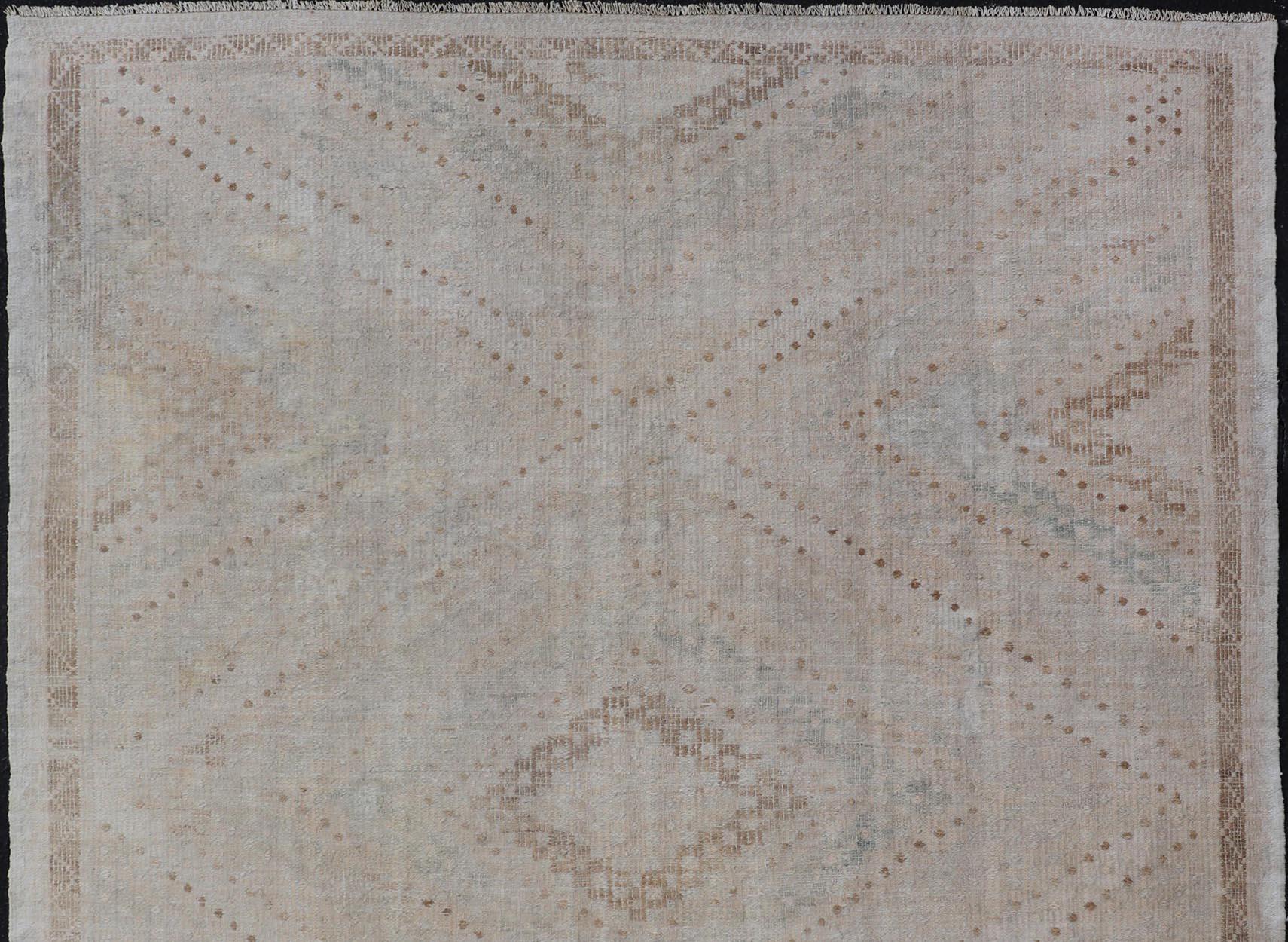 Handgewebter türkischer bestickter Flachgewebe-Teppich mit geometrischem Design, handgewebt im Zustand „Gut“ in Atlanta, GA