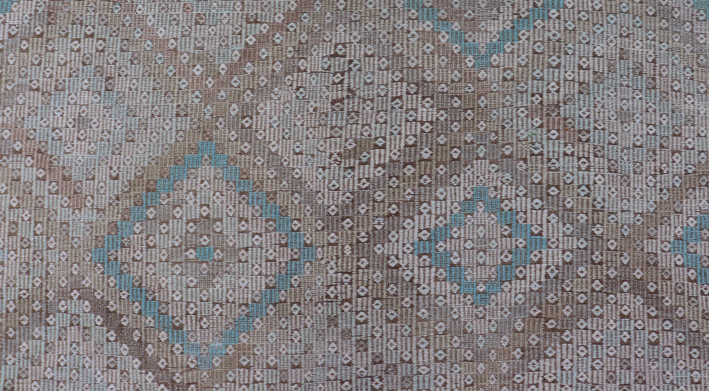 Handgewebter türkischer bestickter Flachgewebe-Teppich mit geometrischem Design, handgewebt (Wolle) im Angebot