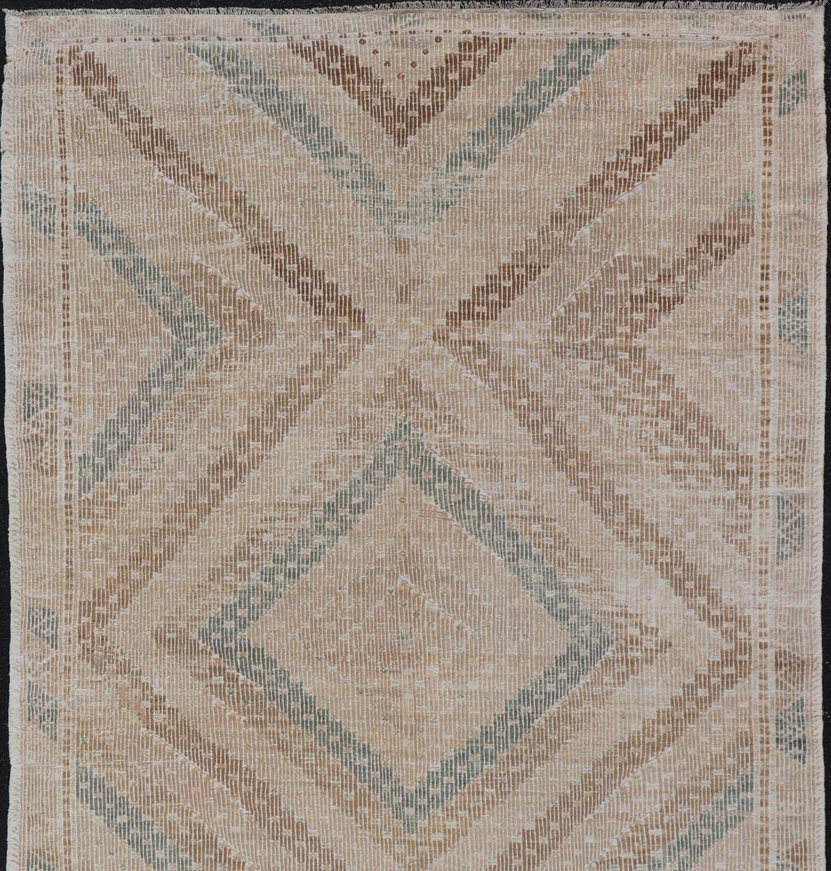 20th Century Vintage Hand-Woven Turkish Gallery Kilim Rug in Wool with Diamond Design For Sale