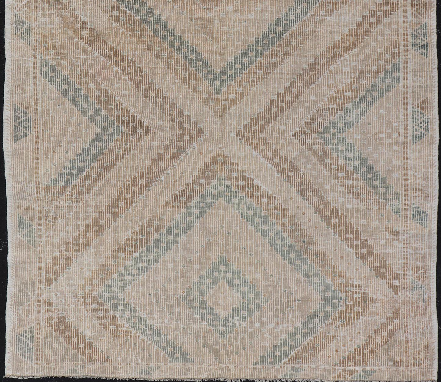Vintage Hand-Woven Turkish Gallery Kilim Rug in Wool with Diamond Design For Sale 2