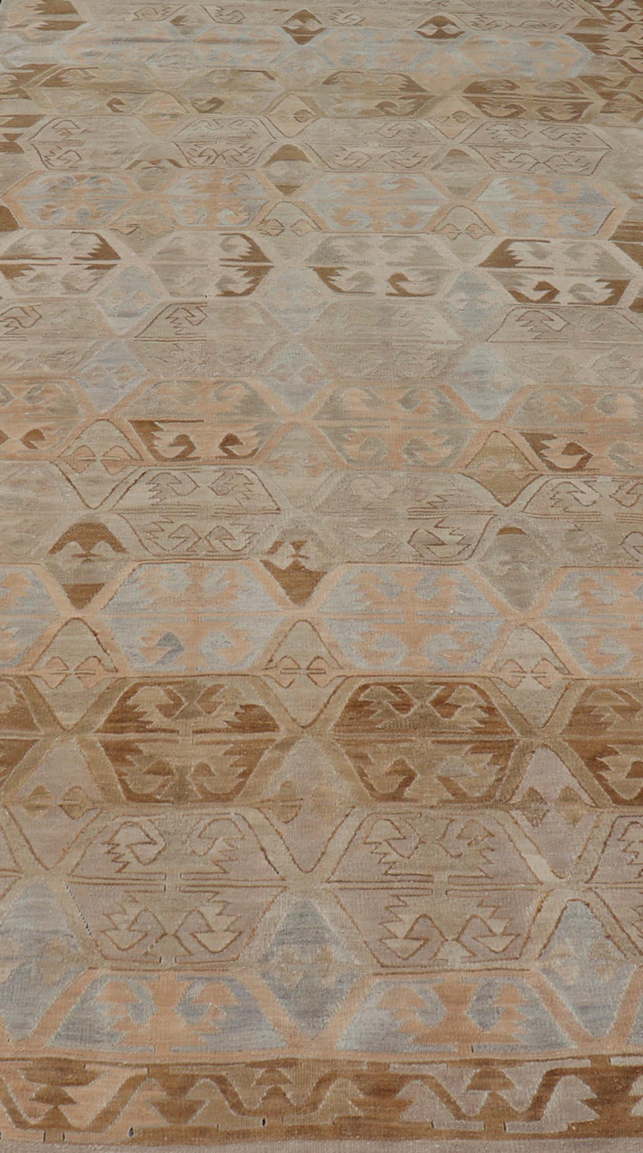 Handgewebter türkischer Kelim-Galerie-Teppich aus Wolle mit subgeometrischem Design im Zustand „Gut“ im Angebot in Atlanta, GA