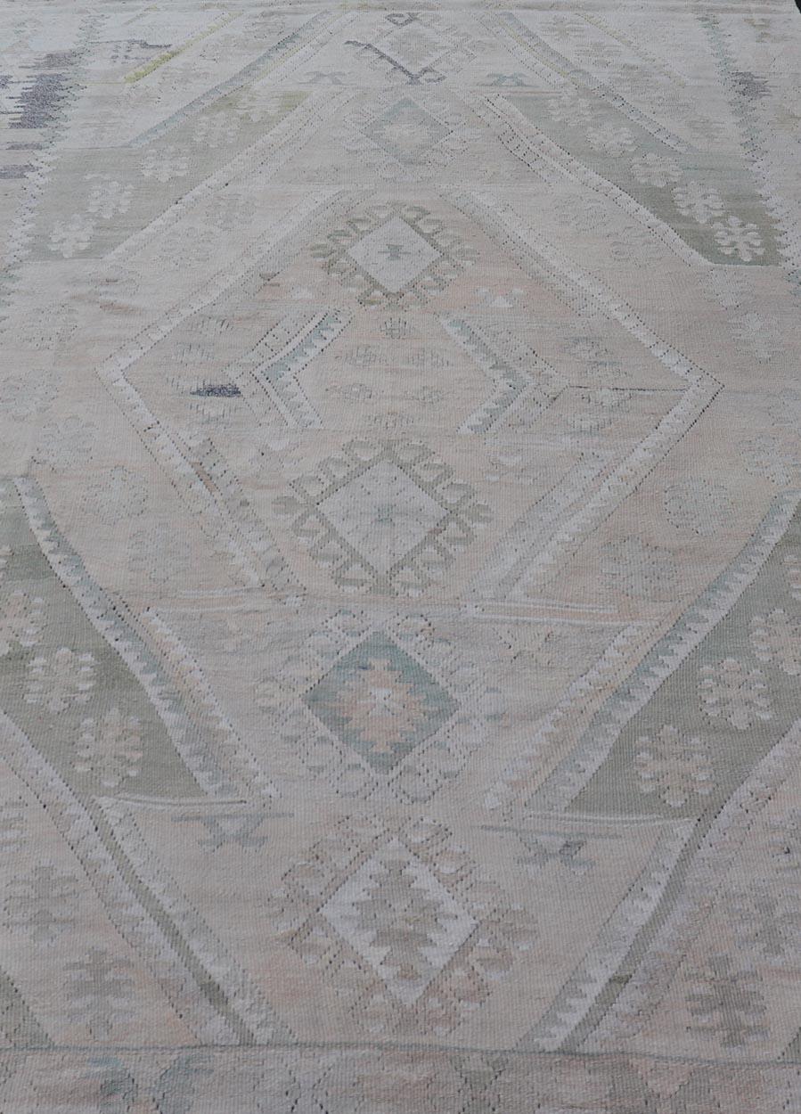 Handgewebter türkischer Kelim aus Wolle mit Medaillon, Sub-Geometrisches Design im Angebot 7