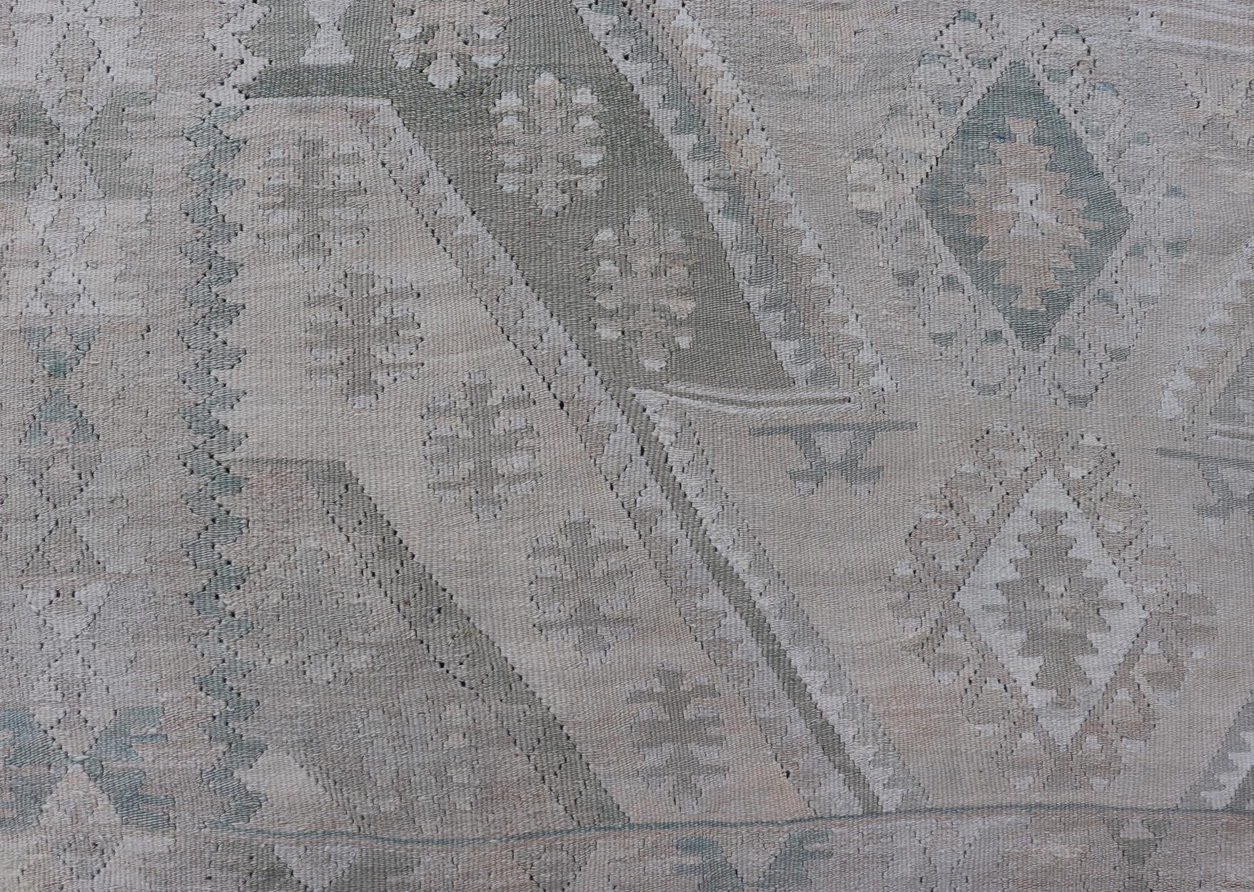 Handgewebter türkischer Kelim aus Wolle mit Medaillon, Sub-Geometrisches Design im Angebot 2