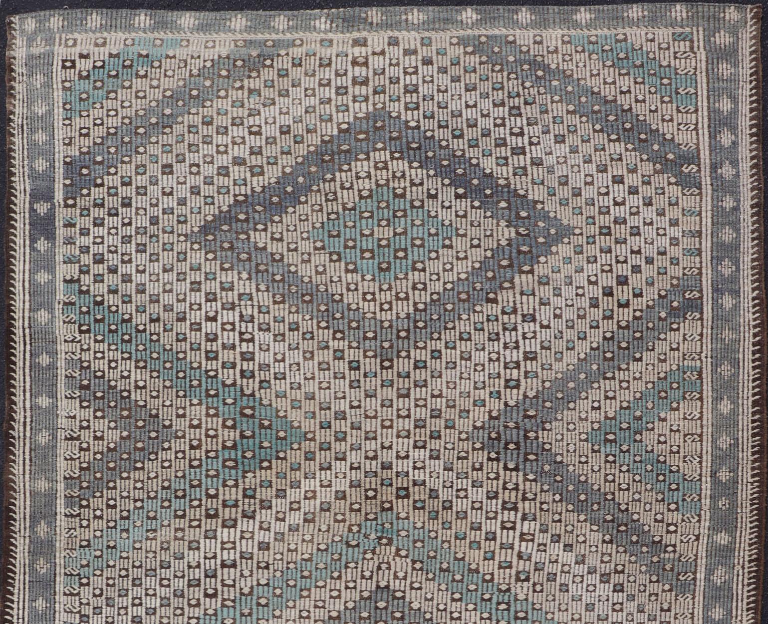 Vintage Hand Woven Turkish Kilim Rug in Wool with Sub-Geometric Diamond Design  For Sale 4