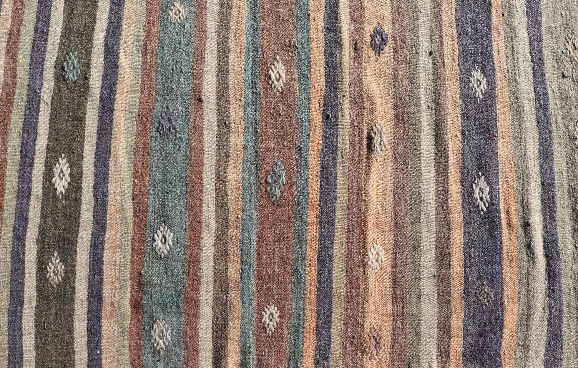 Lana Runner Kilim turco vintage tessuto a mano con motivo a righe e moderno in vendita