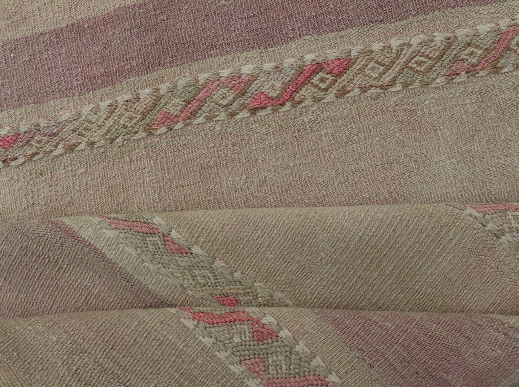 Alfombra Turca Kilim Vintage Tejida a Mano con Rayas Morado, Topo y Fuego en venta 3