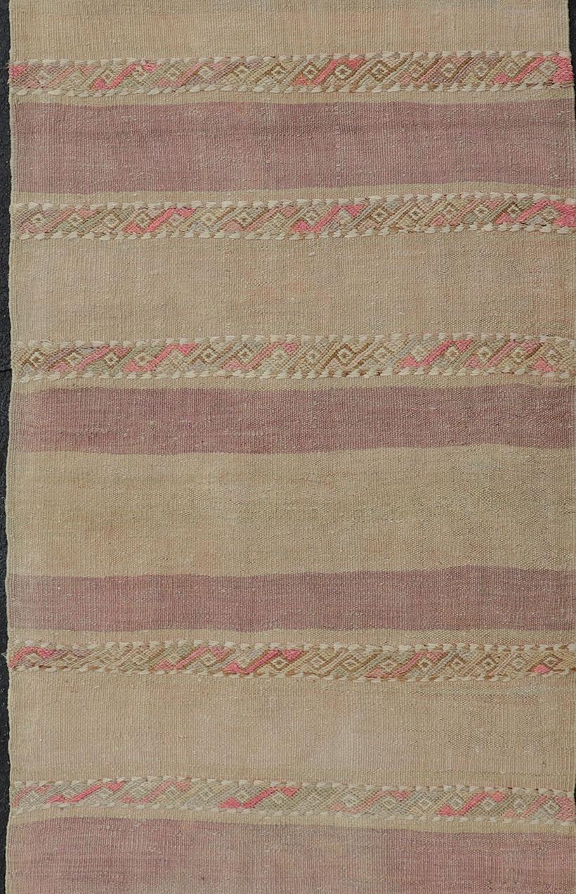 Alfombra Turca Kilim Vintage Tejida a Mano con Rayas Morado, Topo y Fuego Lana en venta