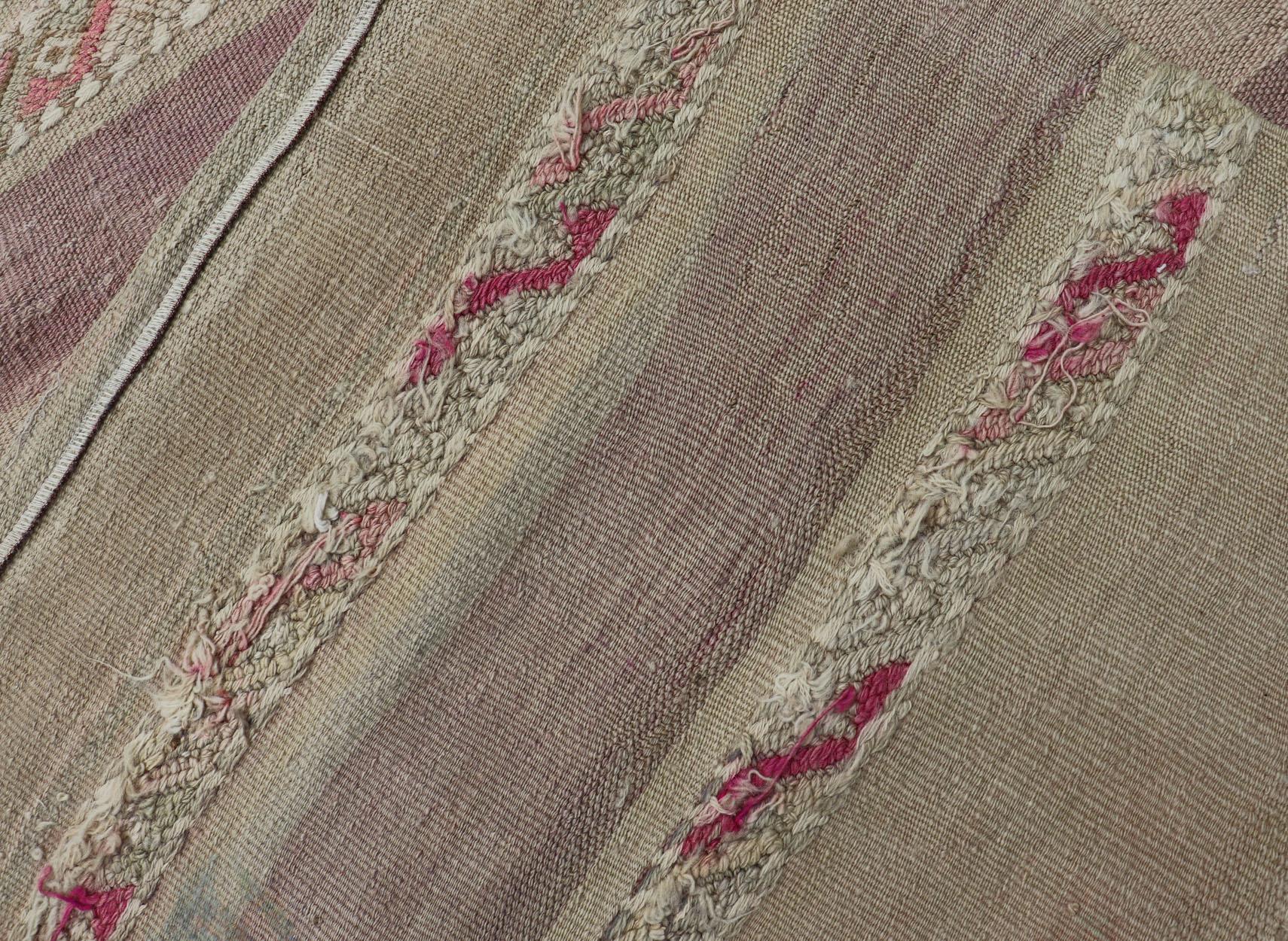 Alfombra Turca Kilim Vintage Tejida a Mano con Rayas Morado, Topo y Fuego en venta 2