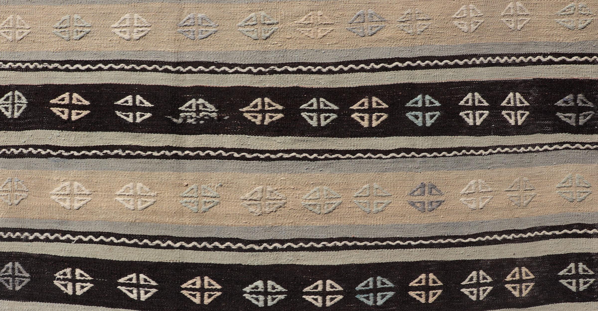 Vintage Tribal Kilim Turkish with Stripes and Tribal Motifs. Keivan Woven Arts / rug EN-P13138, country of origin / type: Turkey / Kilim, circa Mid-20th Century.

Measures: 5'2 x 9'1.