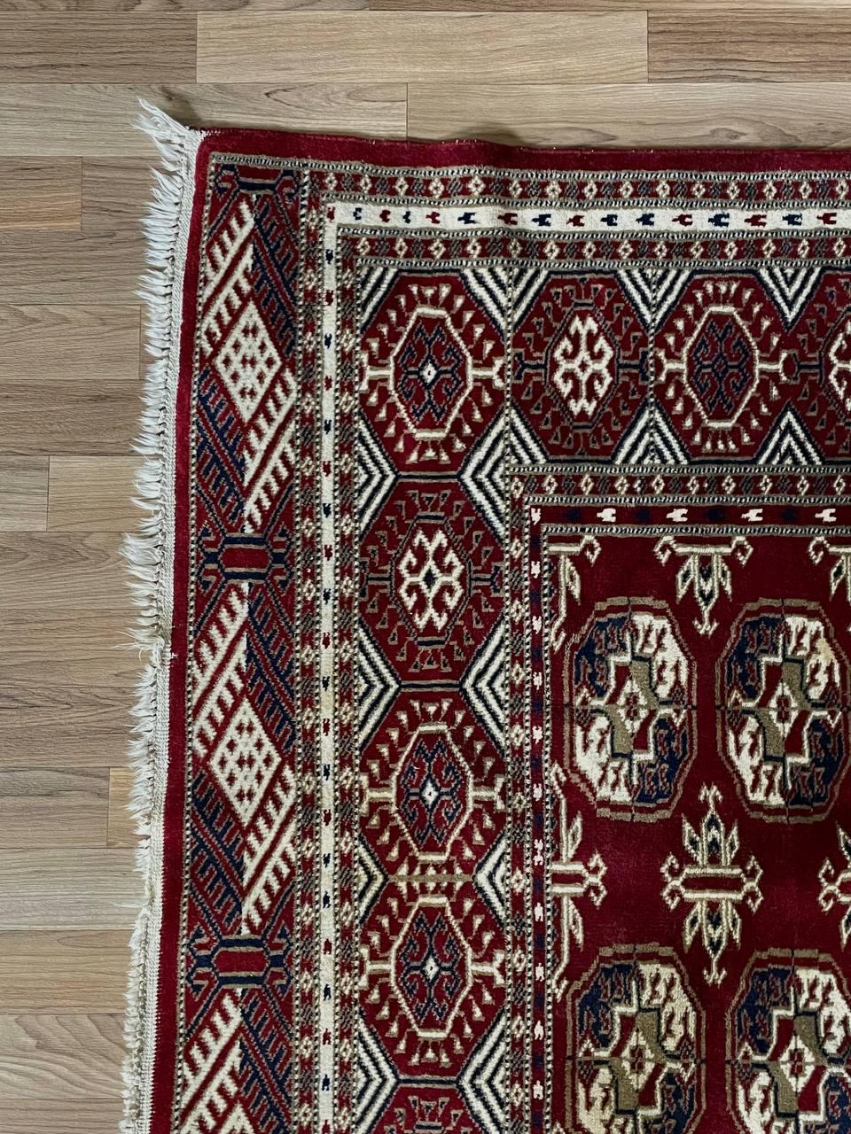Pakistano Tappeto persiano vintage in lana tessuto a mano in vendita