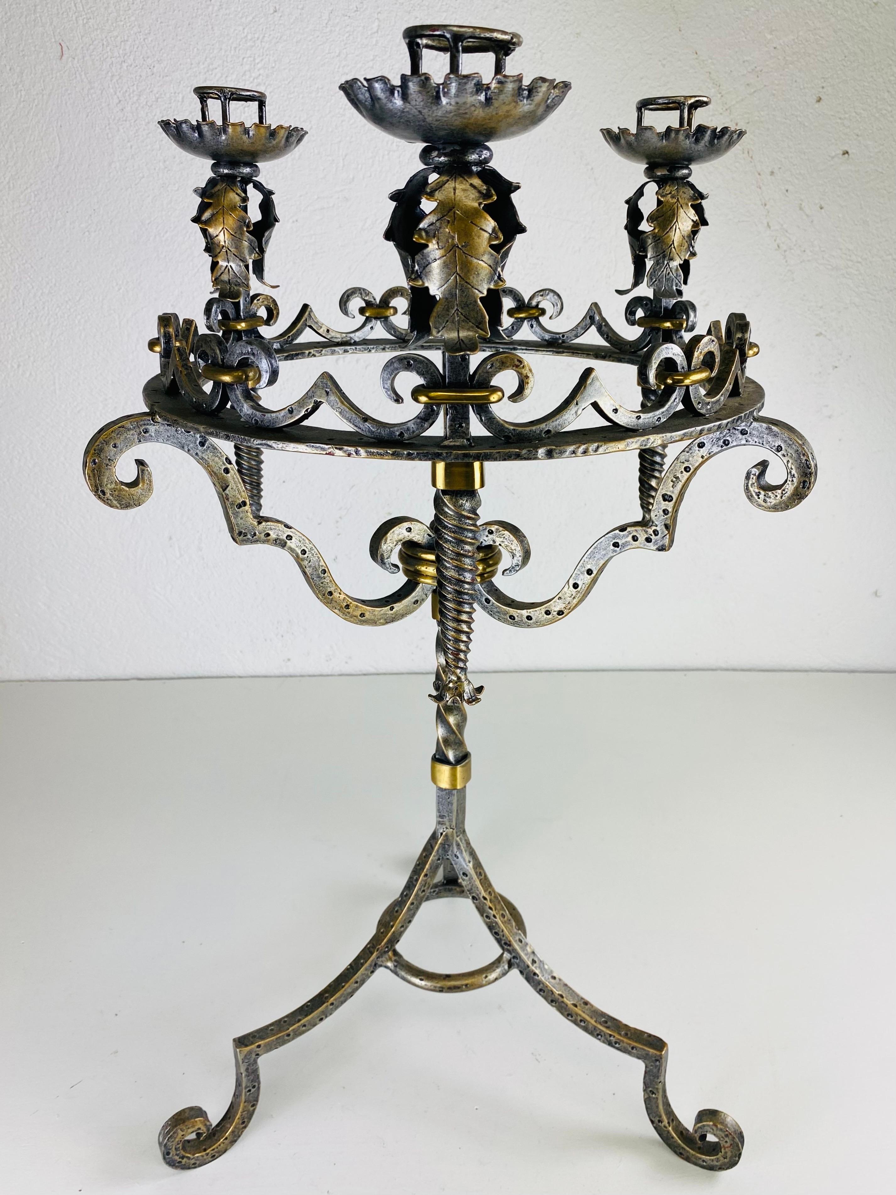 Candela gotica d'epoca in ferro battuto La Habra di Maitland Smith in vendita 3