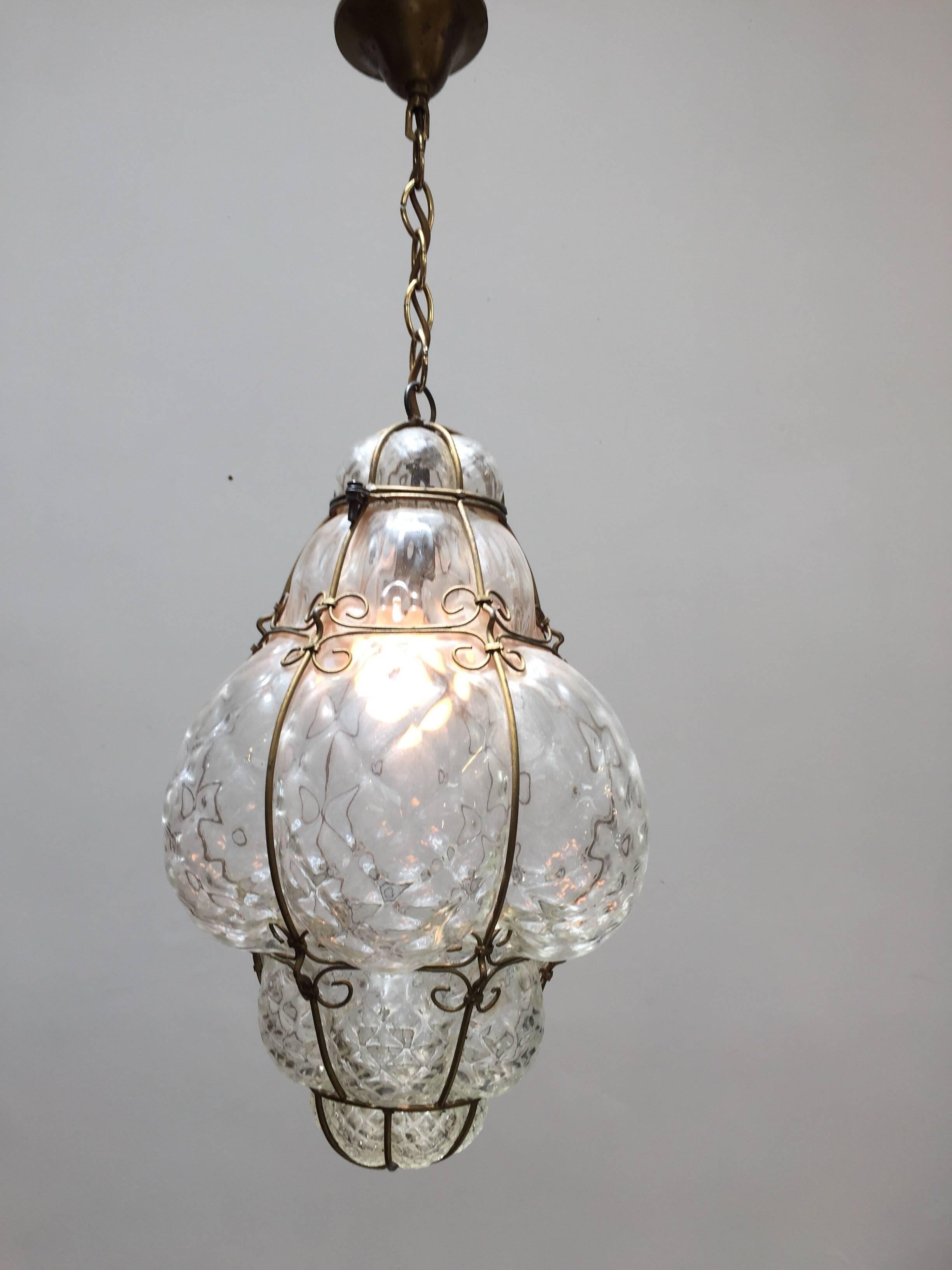 Gorgeous vintage Seguso Murano bubble wire wrapped cage pendant light.
Glass is handblown and wrapped with metal brass.
1940 Seguso Murano bubble glass cage lantern or pendant, oriental Ali Baba style.
It has a 