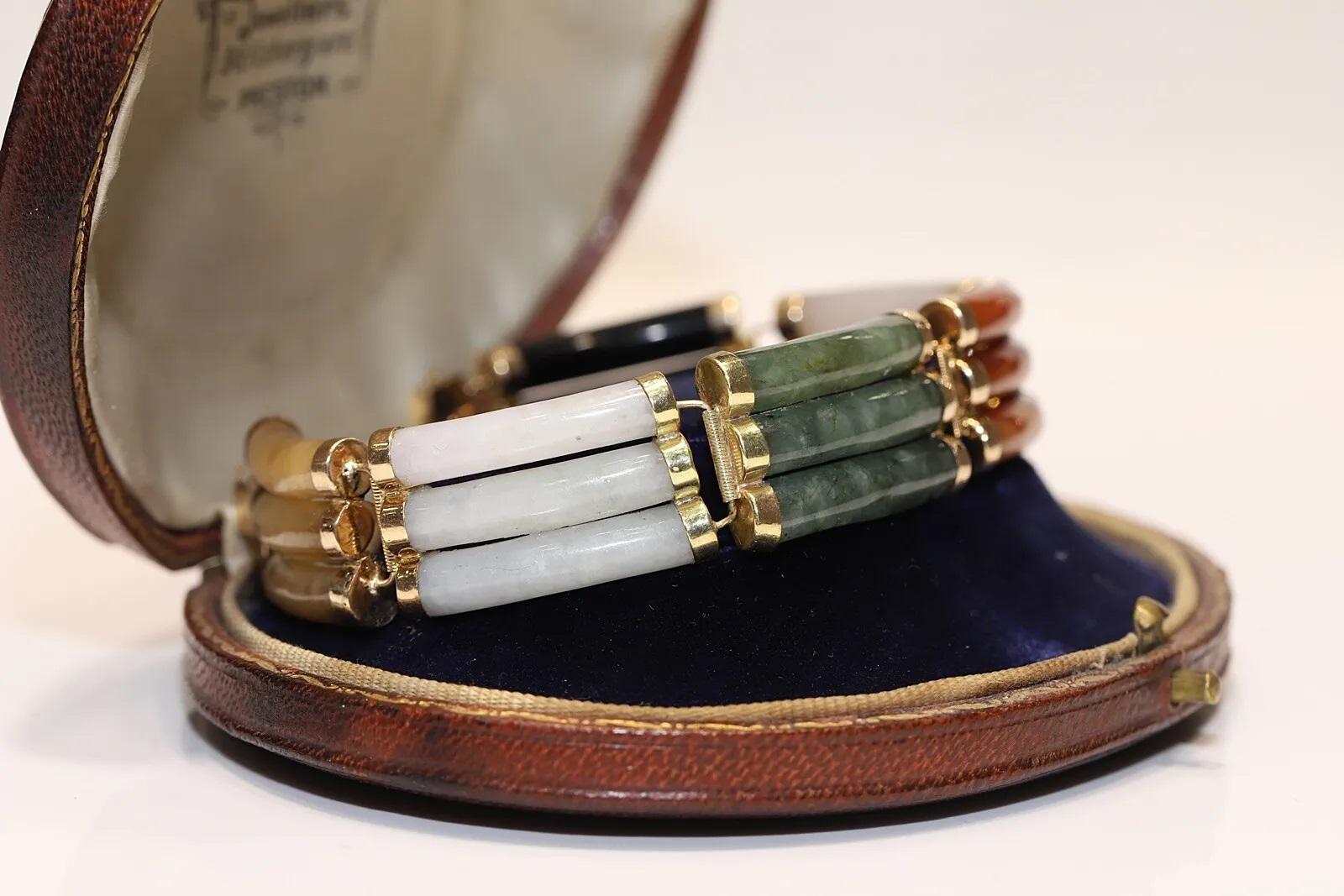 VINTAGE ORIGINAL 14K GOLD NATÜRLICHE AGATHE JADE ONYX STEINE VERZIERT STARKES ARMBAND

In sehr gutem Zustand.

Das Gesamtgewicht beträgt 30 Gramm.

Abmessung ist Armband 17,6 cm.

Bitte kontaktieren Sie uns bei Fragen.