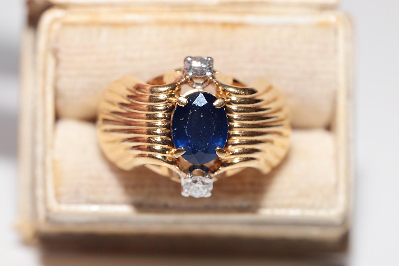 En muy buen estado.
El peso total es de 10,2 gramos.
Totalmente es diamante 0,20 ct.
El diamante es de color G y claridad vvs.
Totalmente es zafiro de unos 1,40 ct.
La talla del anillo es US 5.75 
Podemos fabricar cualquier tamaño.
La caja no está