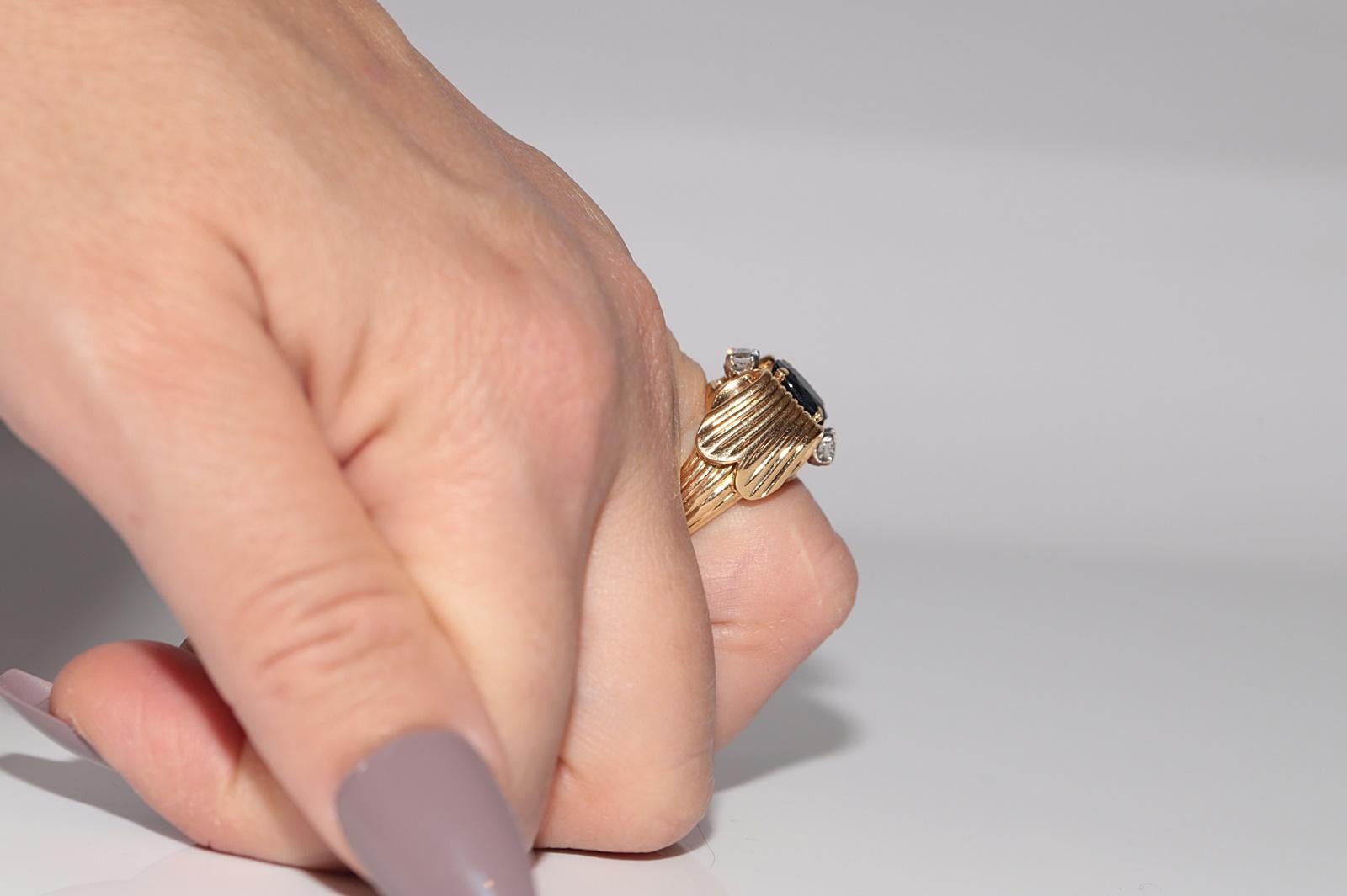 Vintage By  Handgefertigter Ring aus 18 Karat Gold mit natürlichem Diamanten und Saphir im Ovalschliff im Angebot 10