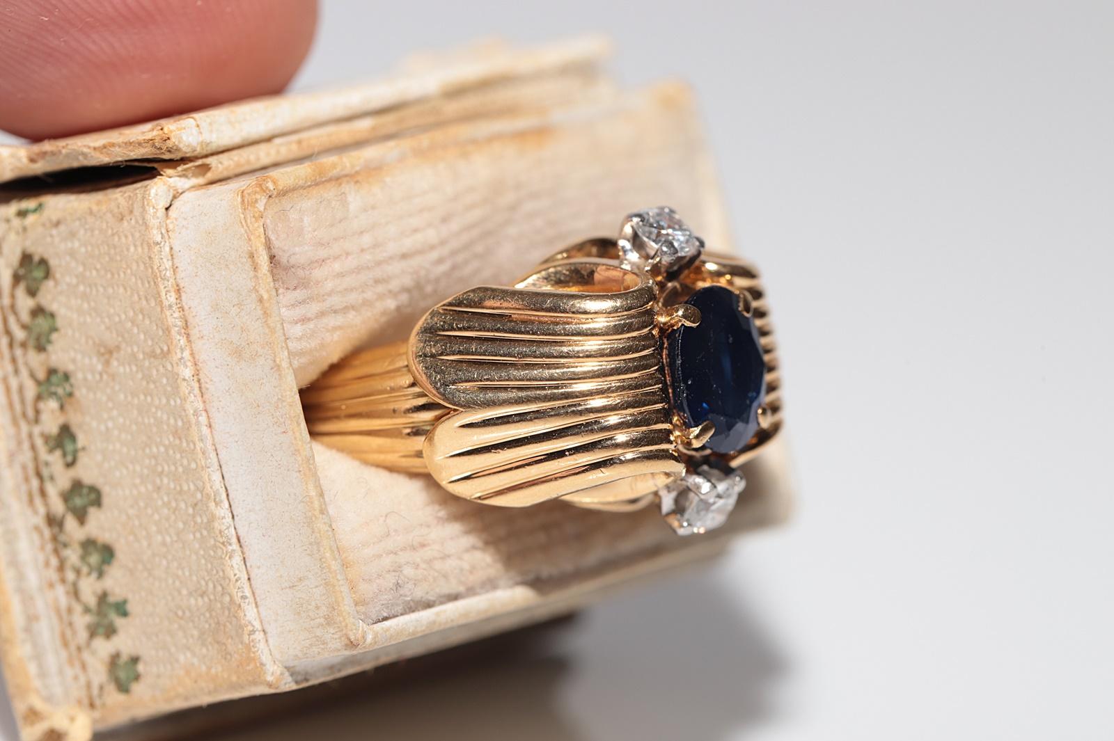 Vintage By  Handgefertigter Ring aus 18 Karat Gold mit natürlichem Diamanten und Saphir im Ovalschliff (Retro) im Angebot