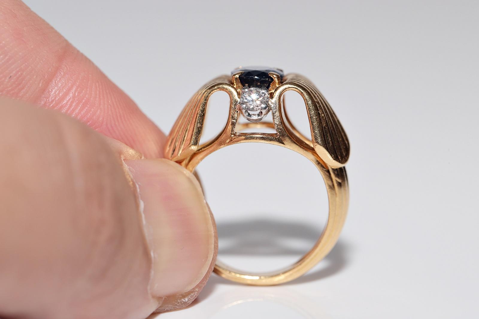 Vintage By  Handgefertigter Ring aus 18 Karat Gold mit natürlichem Diamanten und Saphir im Ovalschliff im Angebot 1