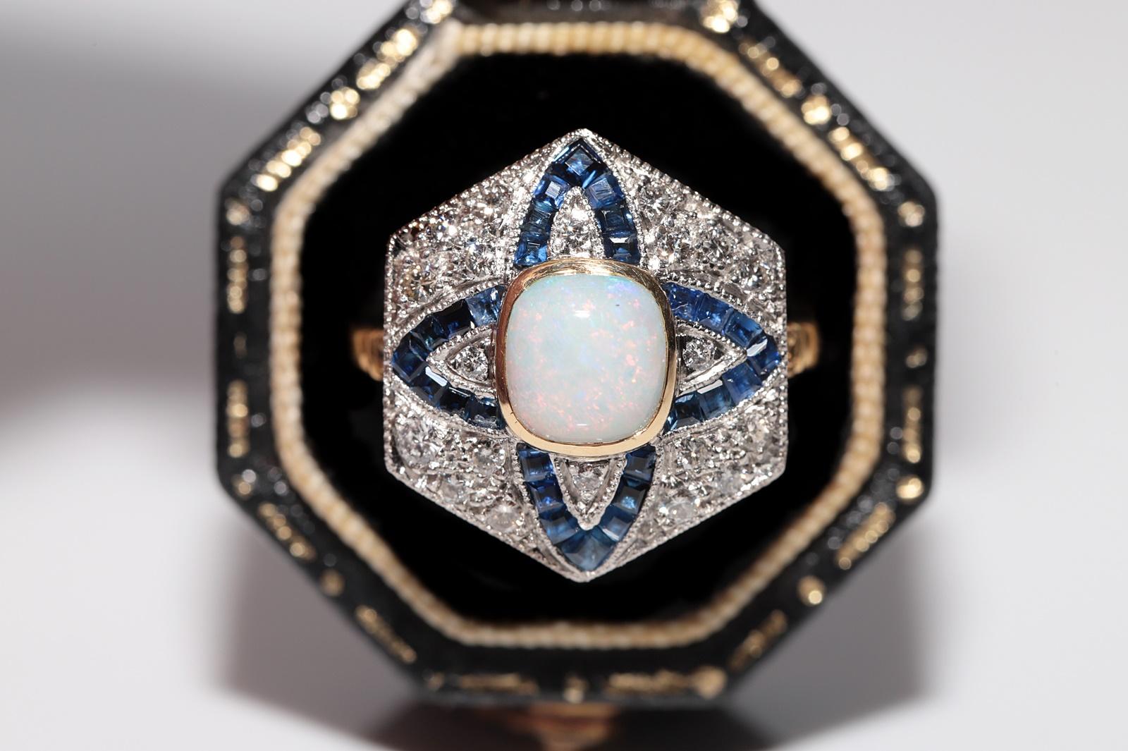 En muy buen estado.
El peso total es de 4,9 gramos.
Totalmente es diamante 0,40 ct.
El diamante es de color G y claridad vvs-vs.
Totalmente es zafiro 0,60 ct.
Totalmente es ópalo de unos 1.10 ct. 
La talla del anillo es US 7
Podemos fabricar