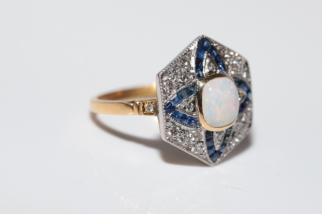 Anillo Vintage Artesanal de Oro de 18k Decorado con Diamantes Naturales y Zafiro Ópalo en venta 2