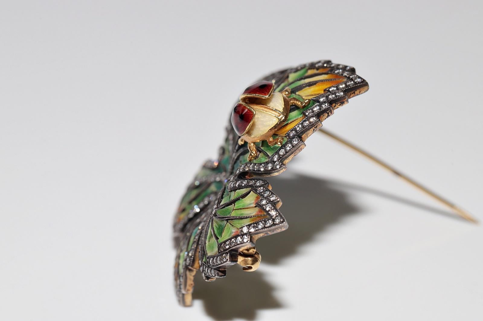 Vintage  Handcrafted 18k Gold Top Silver Natural Diamond And Enamel Leaf Brooch For Sale 4
