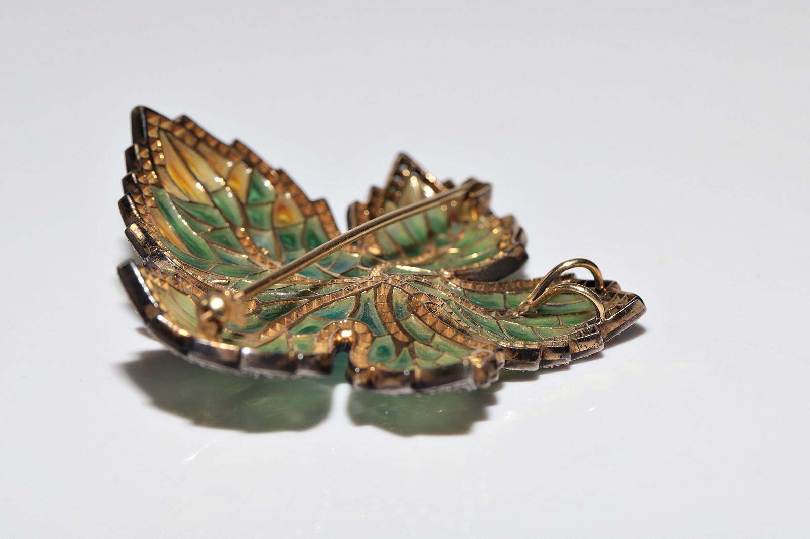 Vintage  Handcrafted 18k Gold Top Silver Natural Diamond And Enamel Leaf Brooch For Sale 9