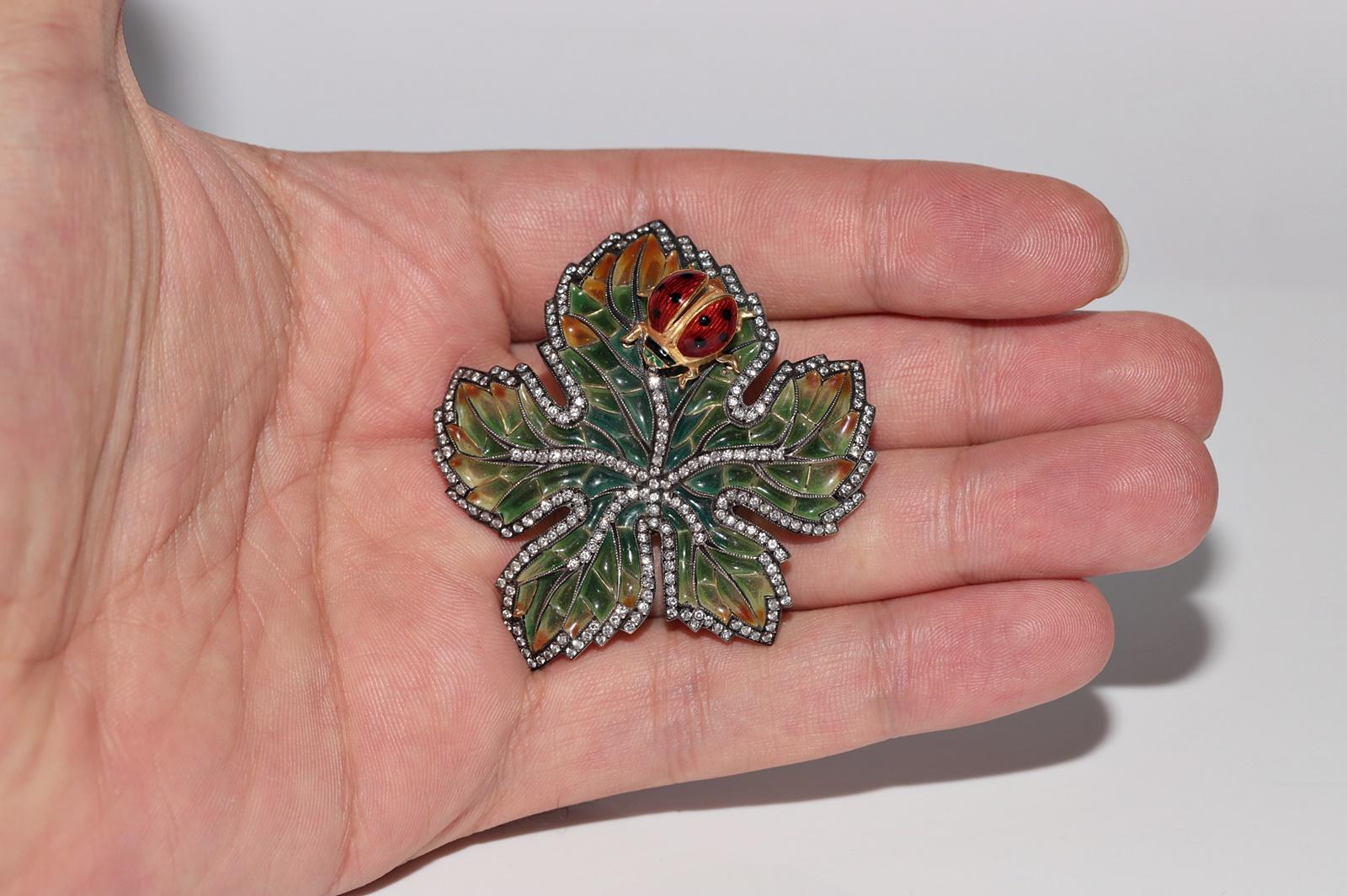 Vintage  Handcrafted 18k Gold Top Silver Natural Diamond And Enamel Leaf Brooch In Good Condition For Sale In Fatih/İstanbul, 34