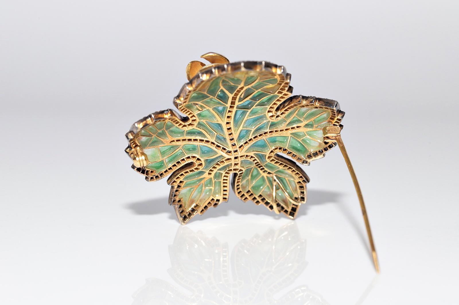 Vintage  Handcrafted 18k Gold Top Silver Natural Diamond And Enamel Leaf Brooch For Sale 1
