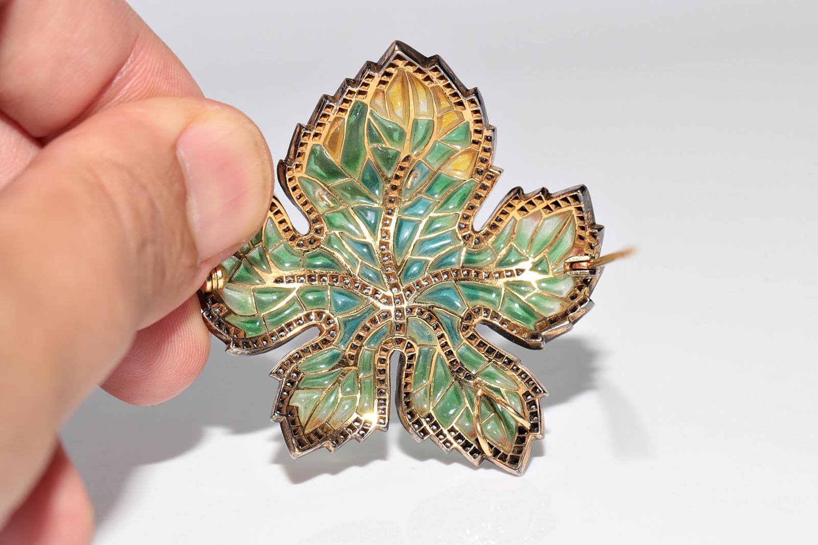 Vintage  Handcrafted 18k Gold Top Silver Natural Diamond And Enamel Leaf Brooch For Sale 2