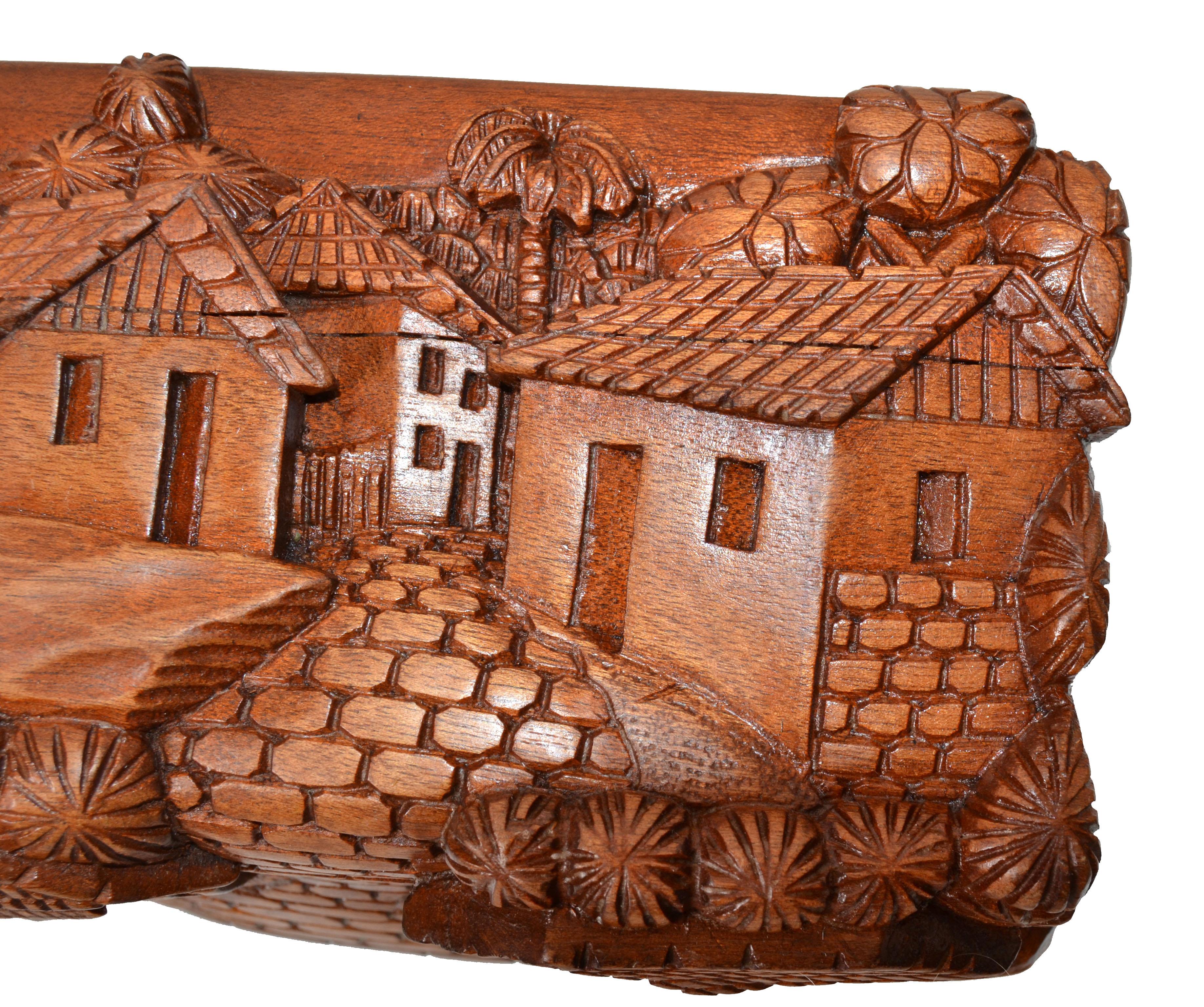 Vintage Handcraft and Carved Wood Box House Motif, Trinket Box, Keepsake Box   en vente 2