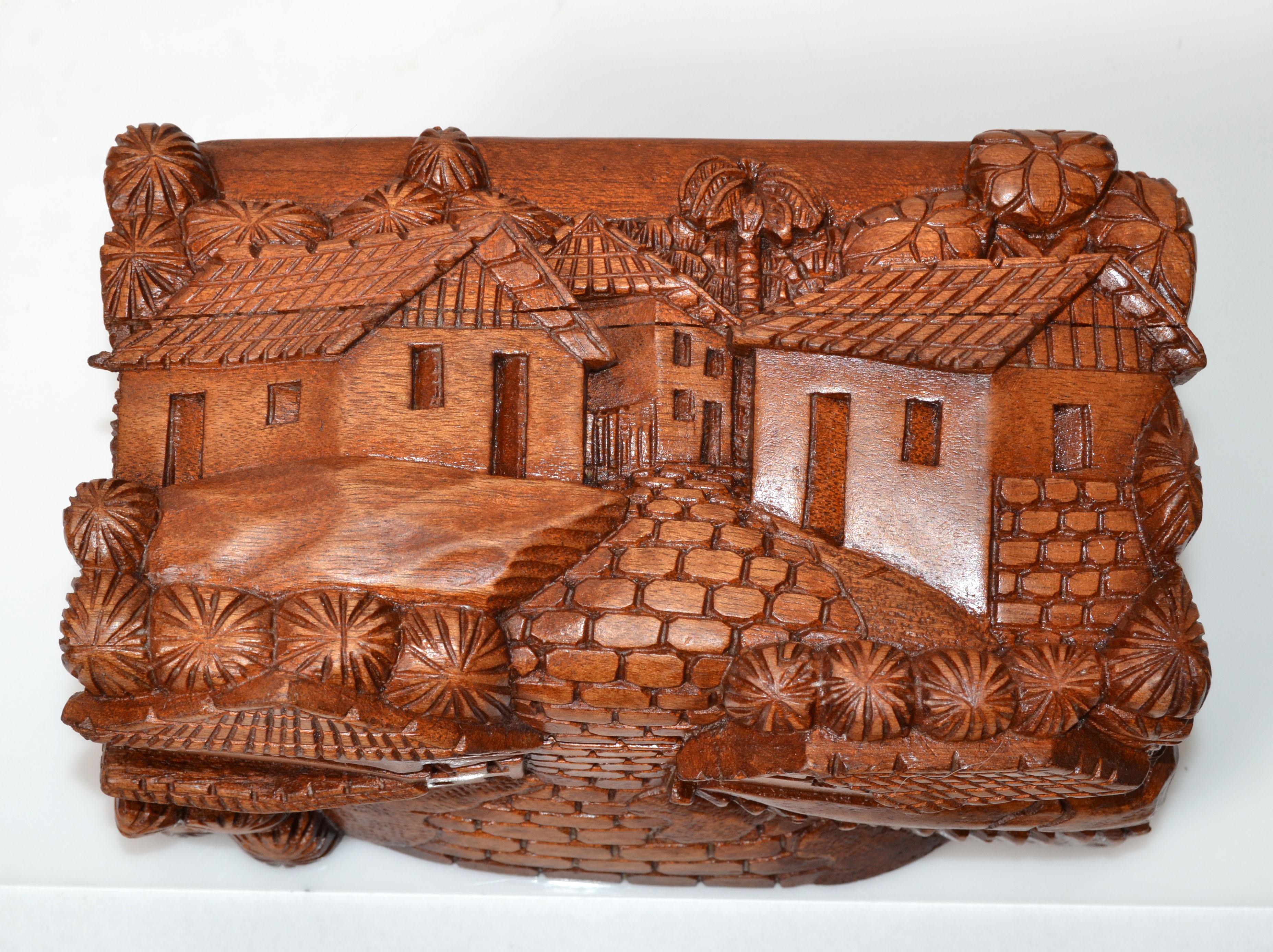 Artisanat Vintage Handcraft and Carved Wood Box House Motif, Trinket Box, Keepsake Box   en vente