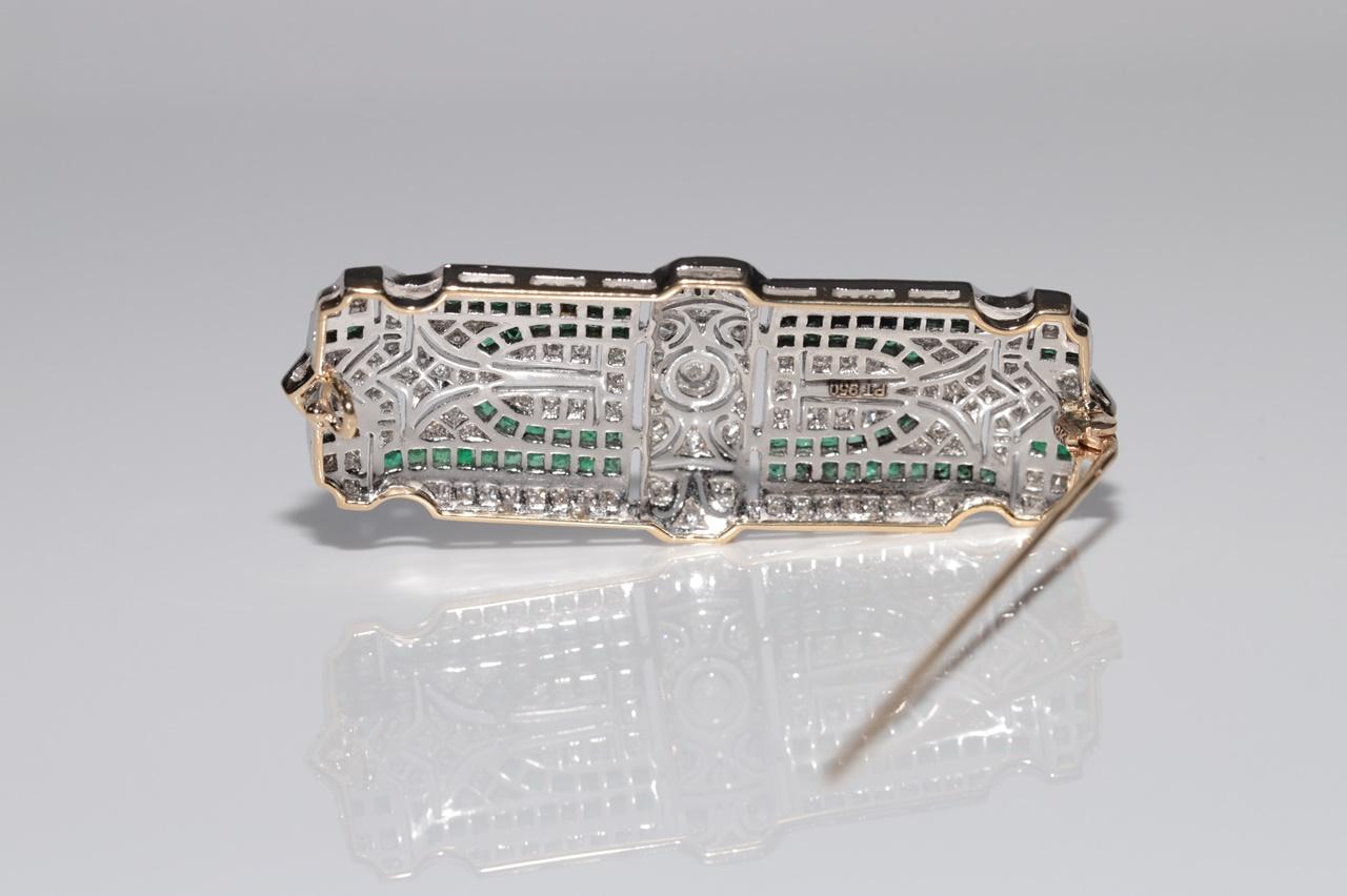 Vintage Handcrafted Art Deco Platinum And 18k Gold And Diamond Emerald Brooch In Good Condition For Sale In Fatih/İstanbul, 34