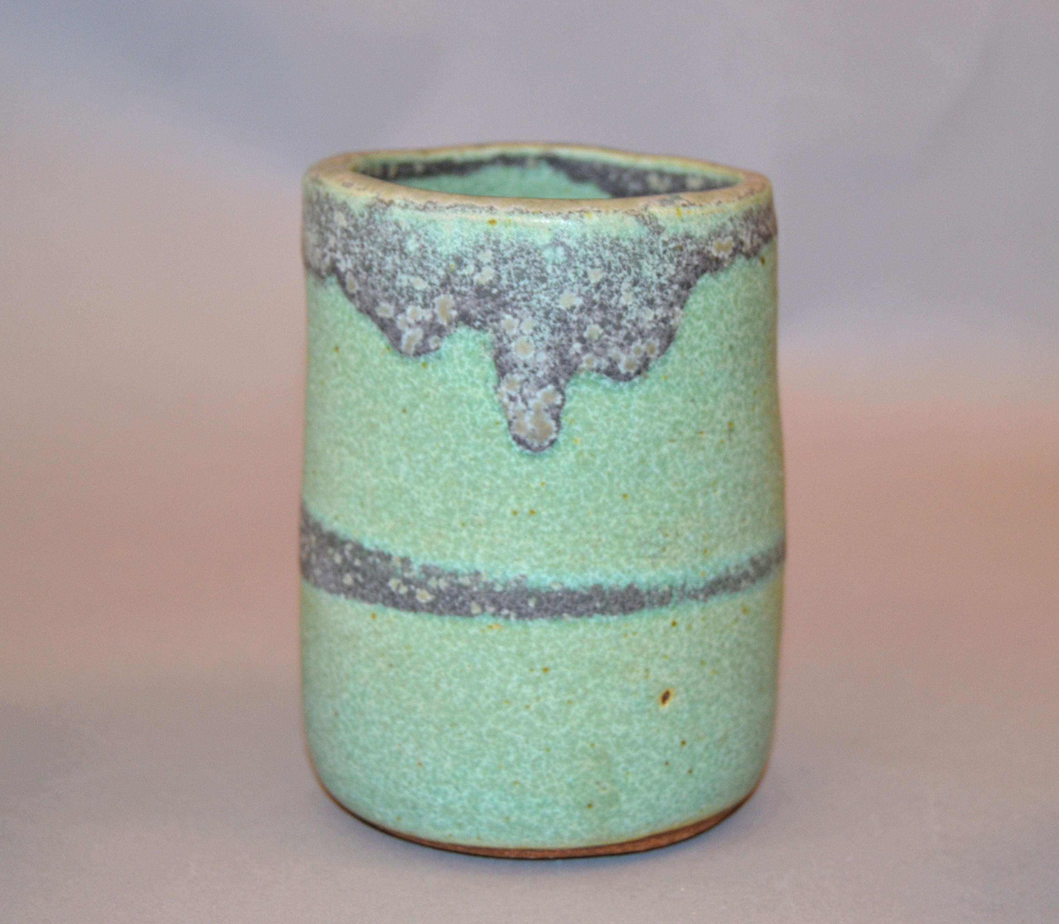 Vintage Handcrafted Aztec Grün und Grau Pottery Schalen oder Gefäß Satz von 3 (amerikanisch) im Angebot