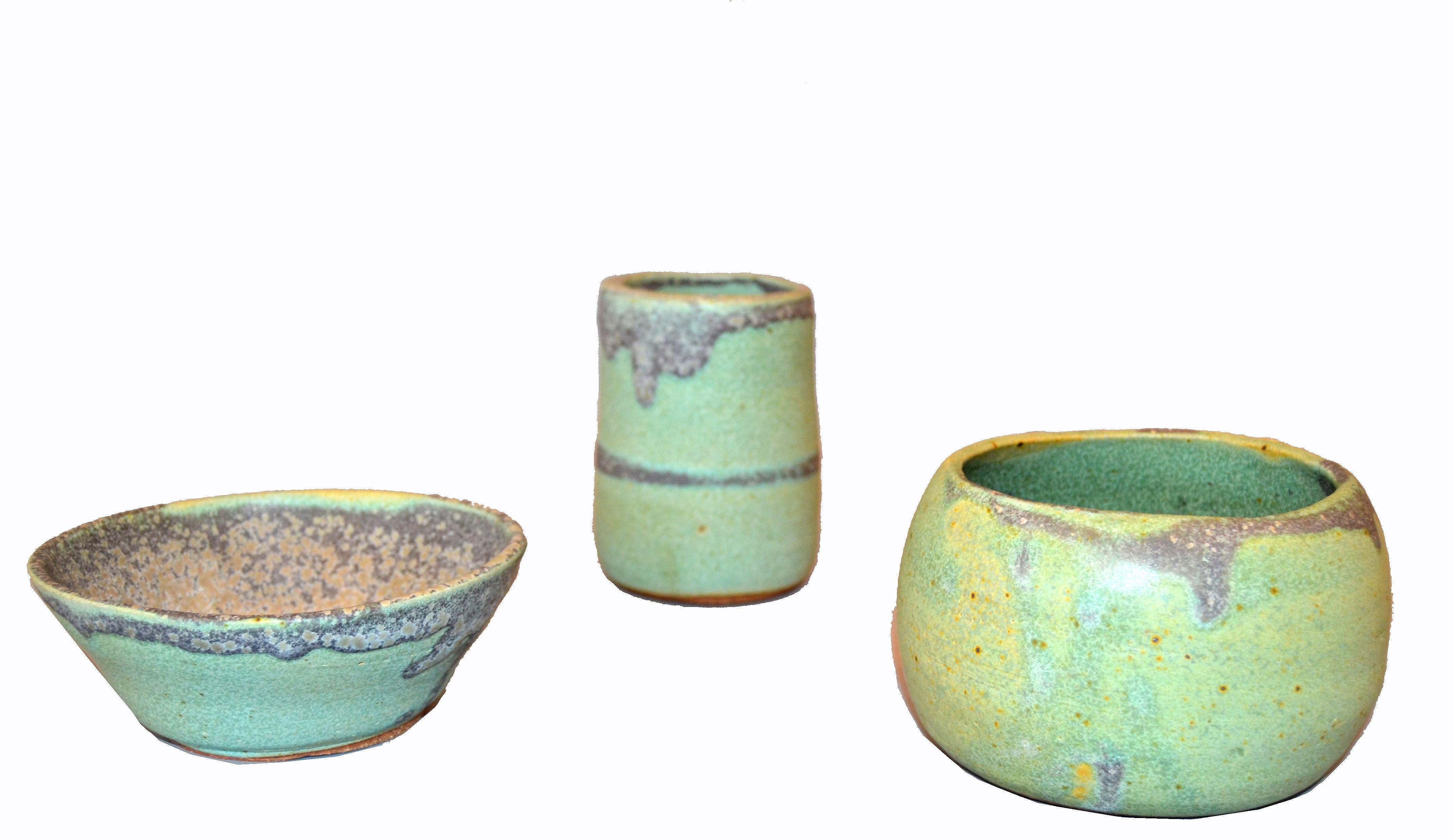 Hand-Crafted Vintage Handcrafted Aztec Green and Gray Pottery Bowls or Vessel Set of 3 For Sale