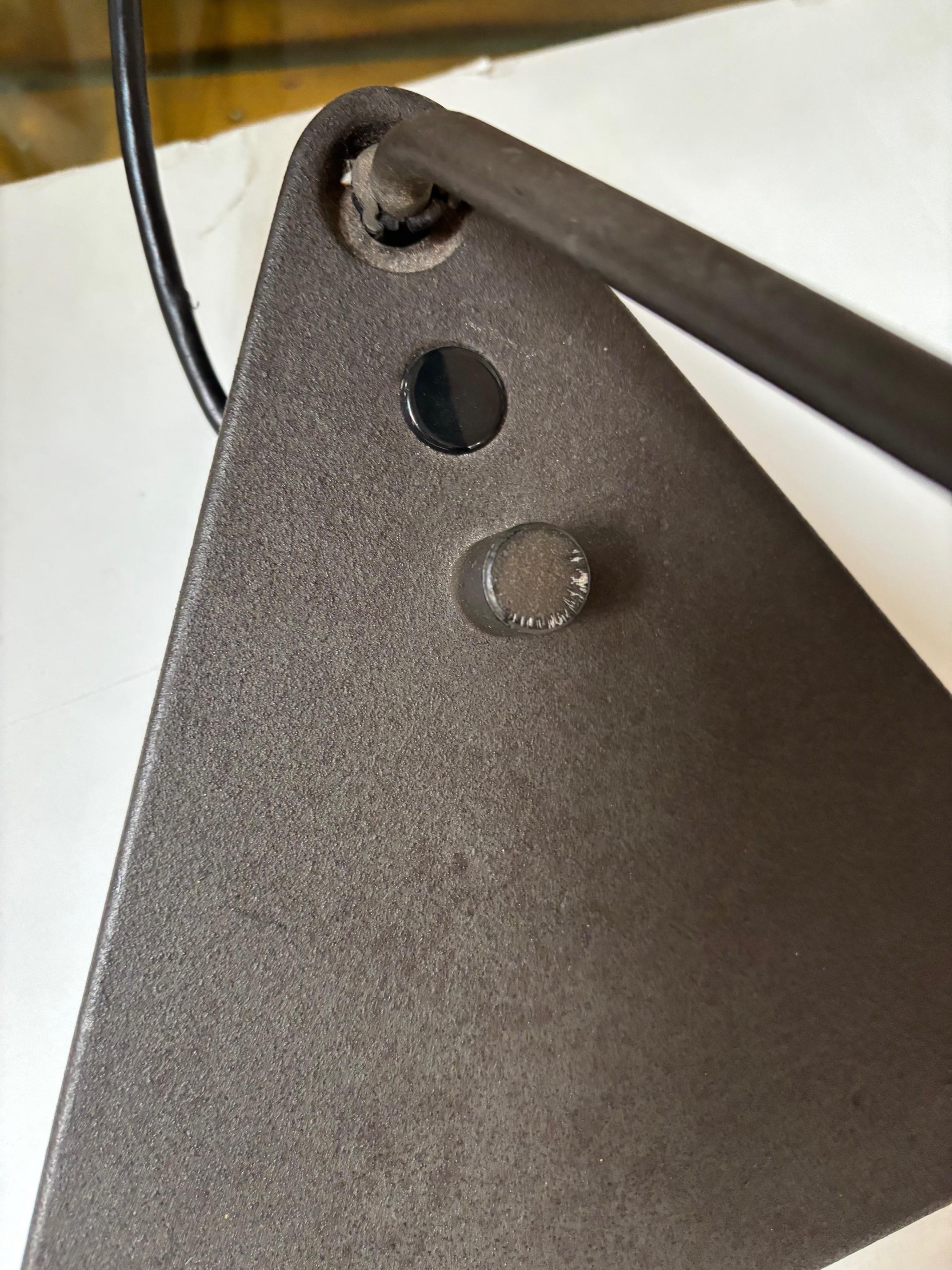 Fin du 20e siècle Lampe de bureau vintage à bras longs en métal noirci fabriquée à la main par Kock & Lowy en vente