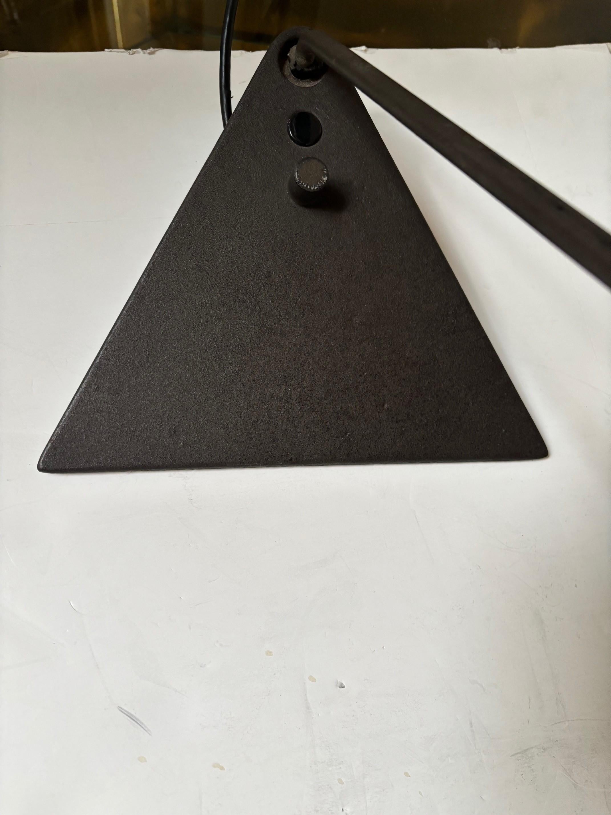 Lampe de bureau vintage à bras longs en métal noirci fabriquée à la main par Kock & Lowy en vente 1