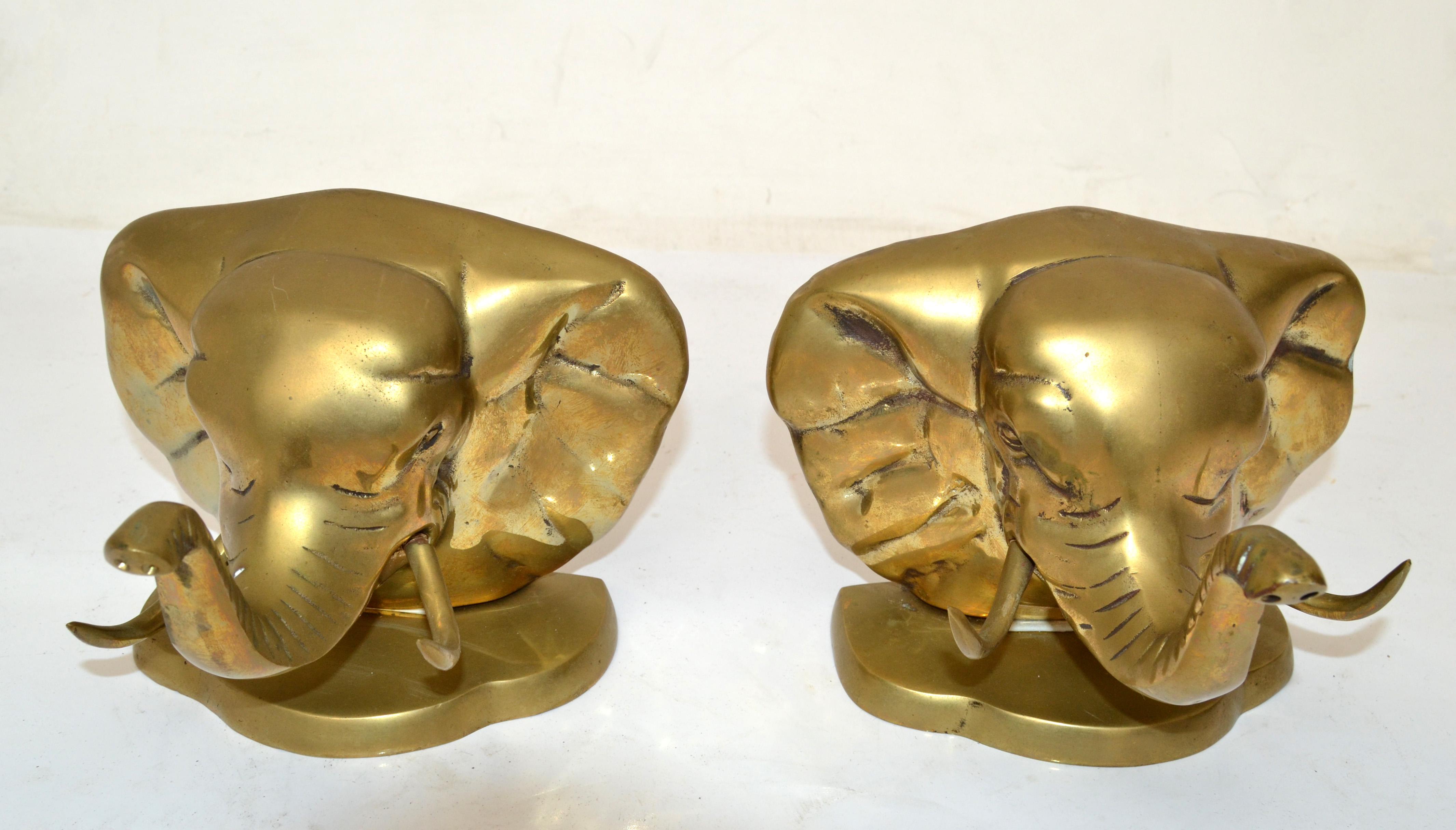 Mid-Century Modern pair of elephant head bookends made out of solid brass.
The set has the original condition, and it is not polished, it shows patina.
Great animal sculptures bookends.